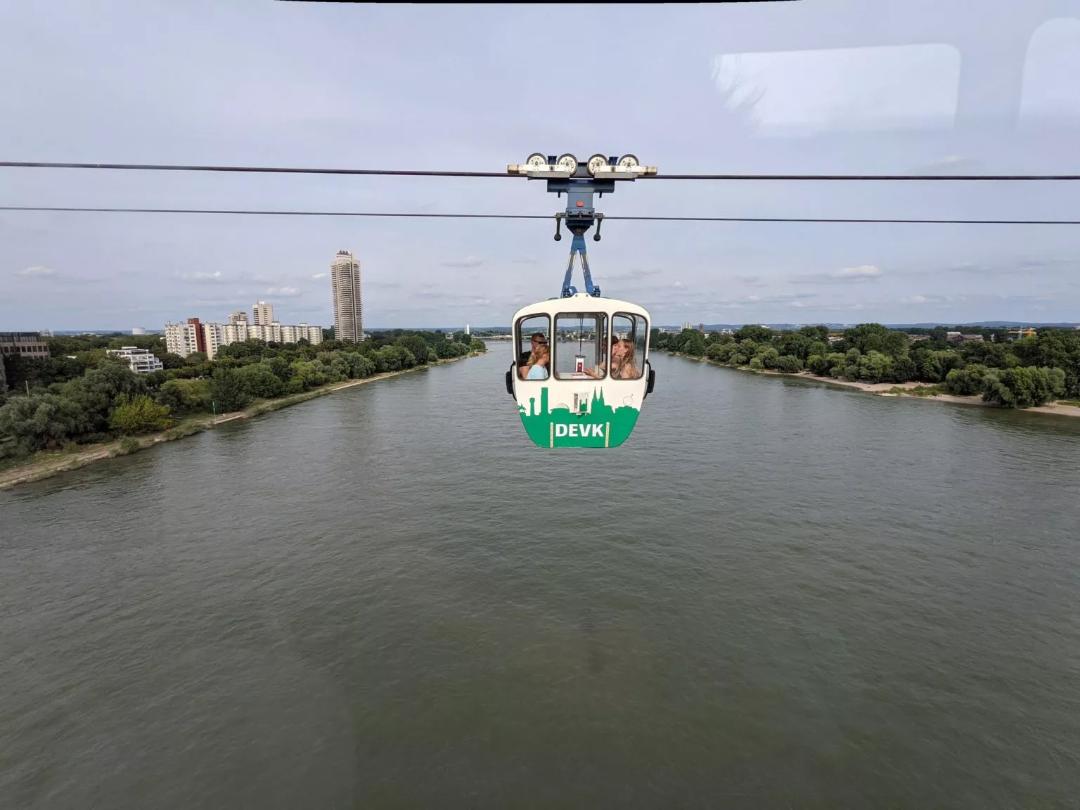 koln-cable-car-rhein-seilbahn