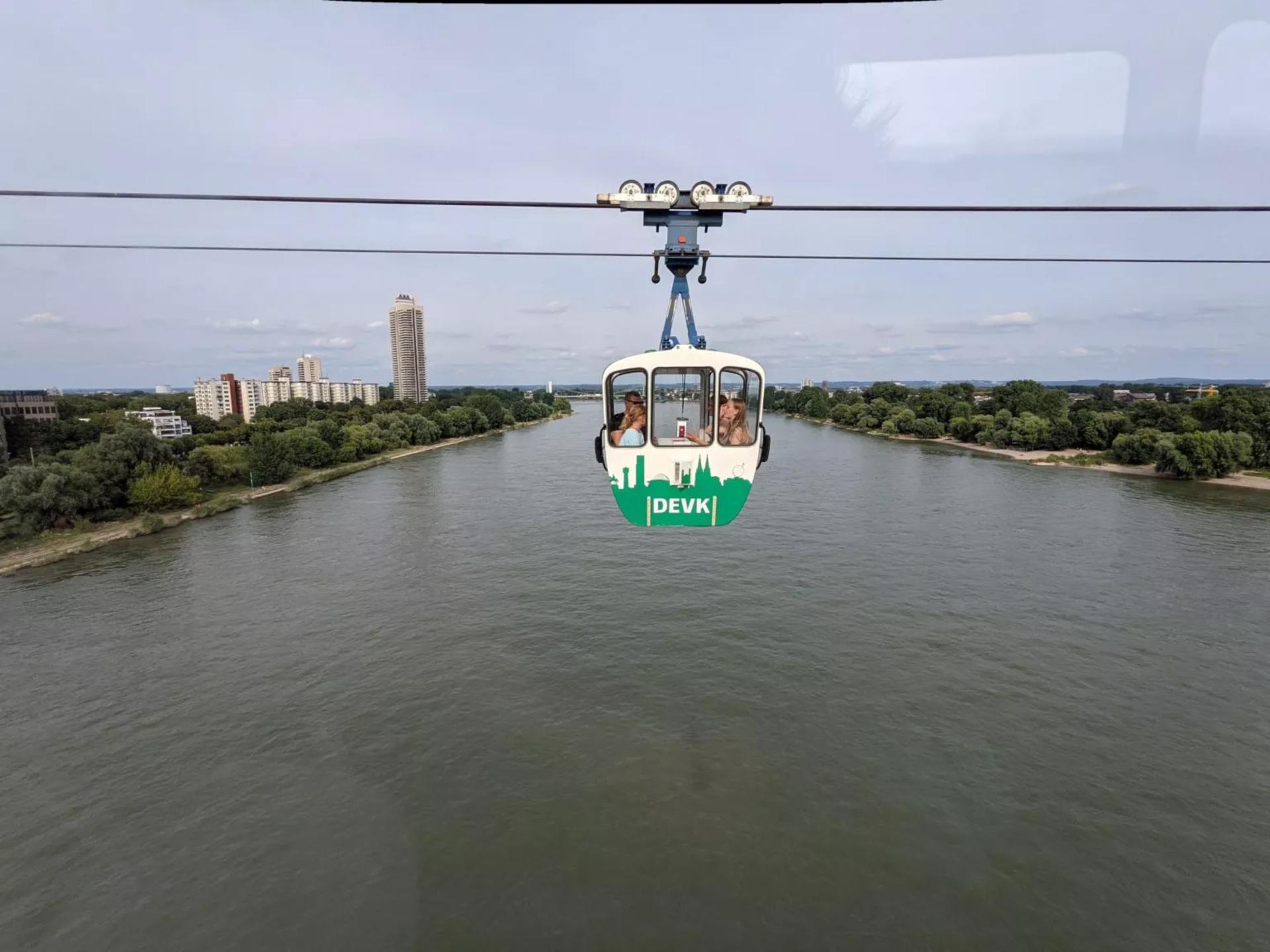 koln-cable-car-rhein-seilbahn
