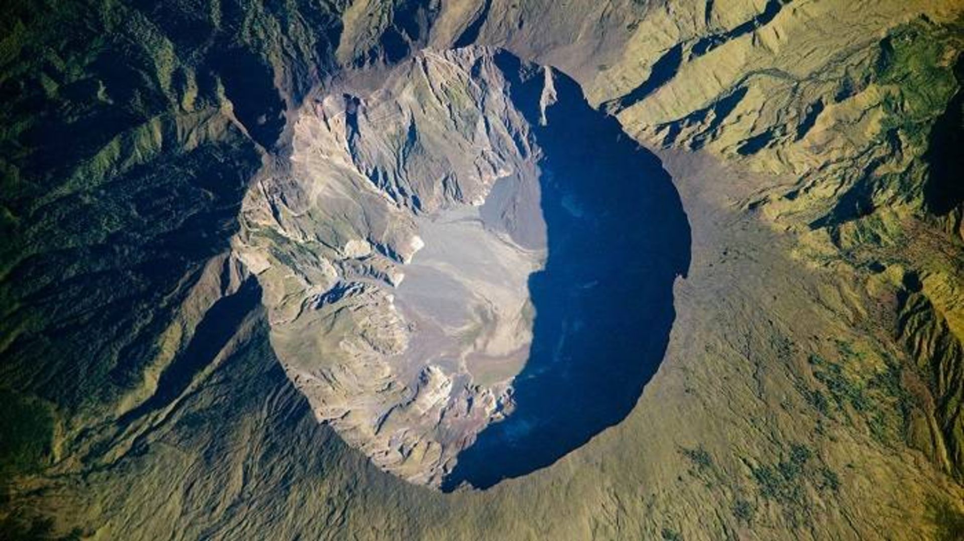 کاسه آتشفشانی / Mount Tambora volcano