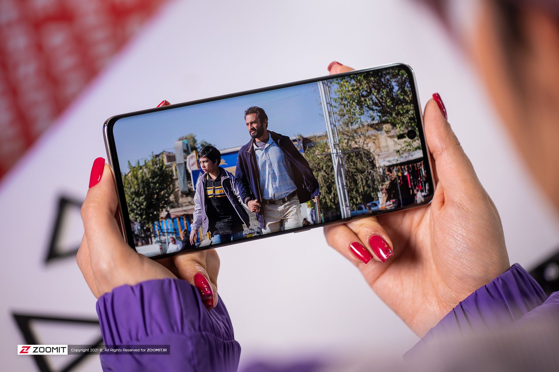 تماشای فیلم قهرمان روی گوشی نوا ۸ هواوی