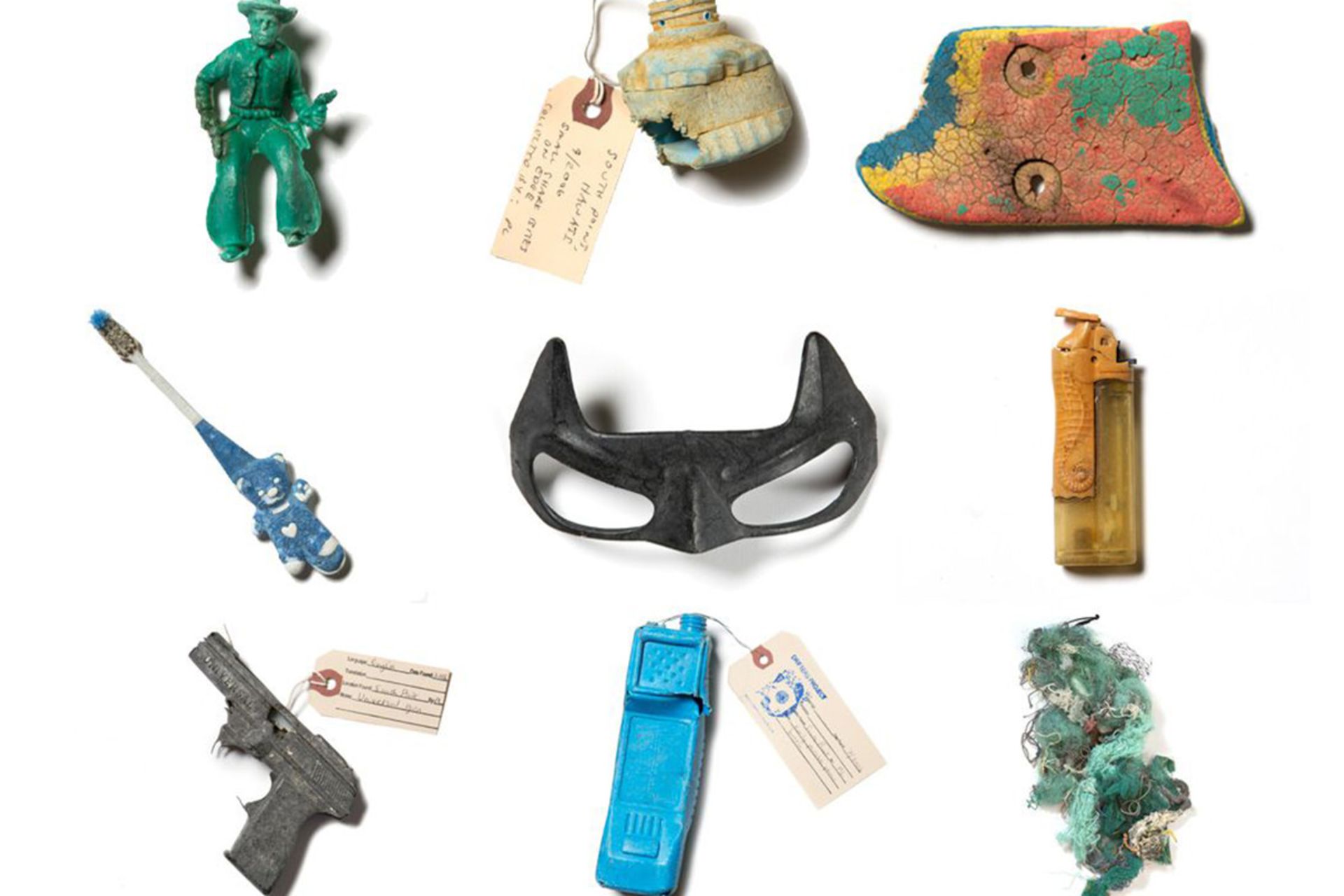 زباله های پلاستیکی جمع آوری شده از دریا