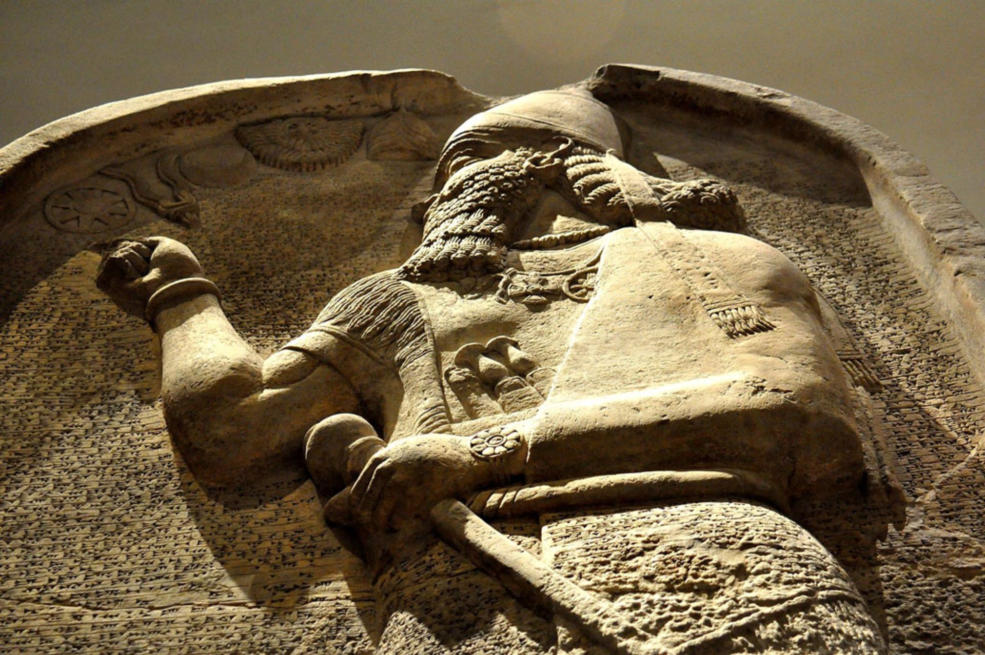 آشورنصیرپال دوم ستونی از گوشت انسان ساخت