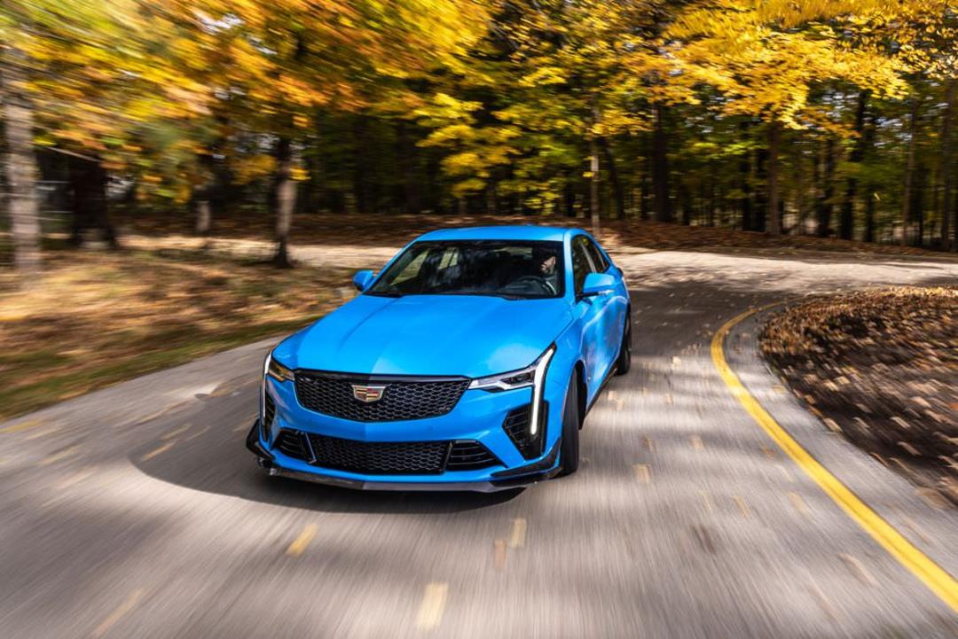 کادیلاک CT4-V بلک‌وینگ