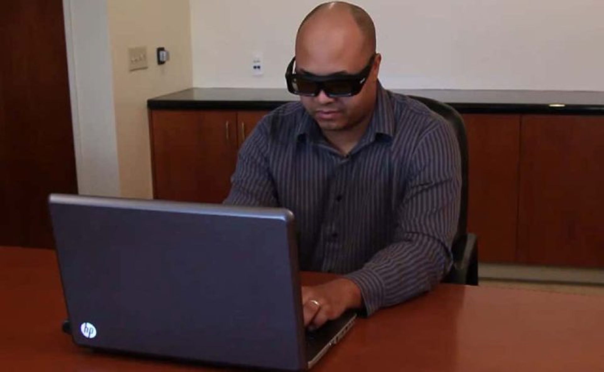 لپ تاپ سه بعدی