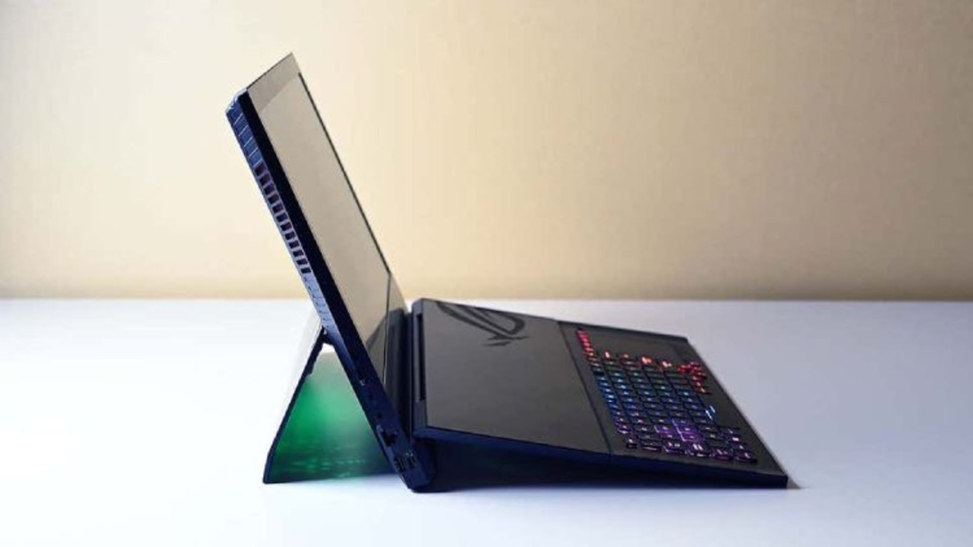 Asus ROG Mothership GZ700