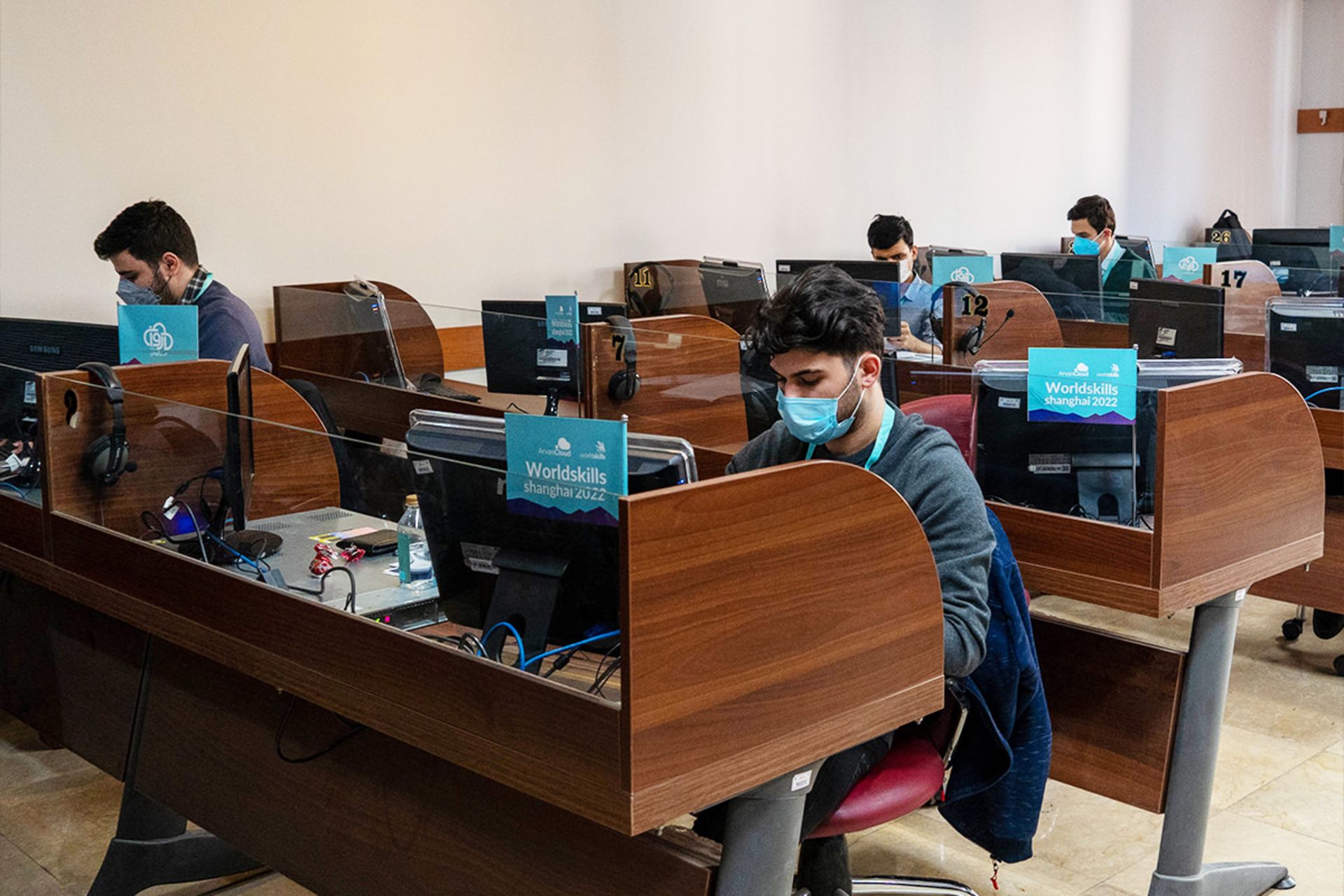 شرکت کنندگان در مسابقات ملی مهارت در رشته‌های شبکه و رایانش ابری زیر نظر ابر آروان