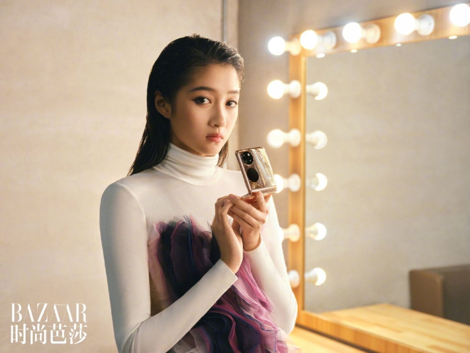 P50 Pocket هواوی در دستان گوان شیائوتونگ