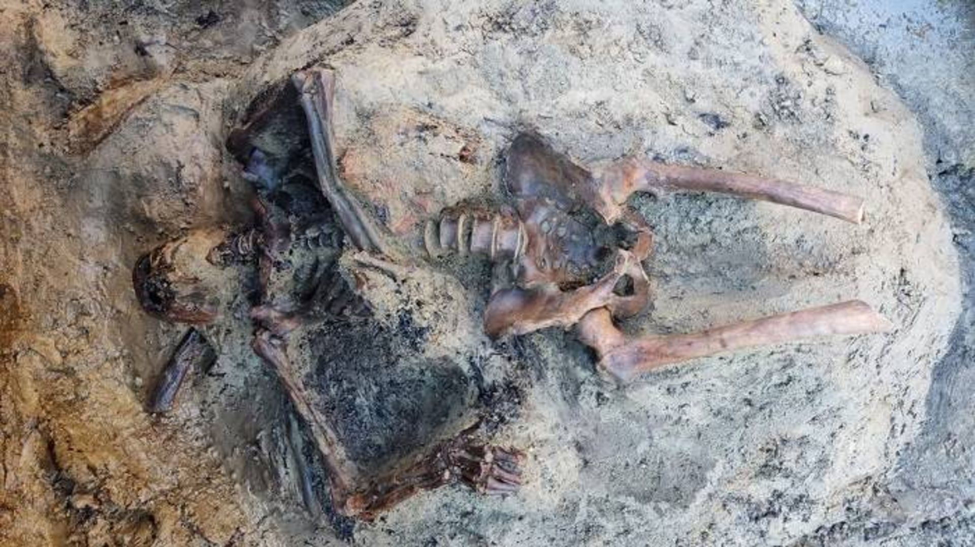 بقایای مرد کشته شده توسط آتشفشان / Remains of man