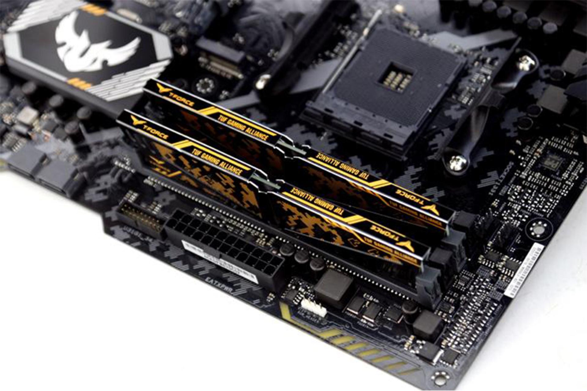 نمای بالا رم تیم گروپ T-FORCE VULCAN TUF ظرفیت 32 گیگابایت (2x16) از نوع DDR4-3200