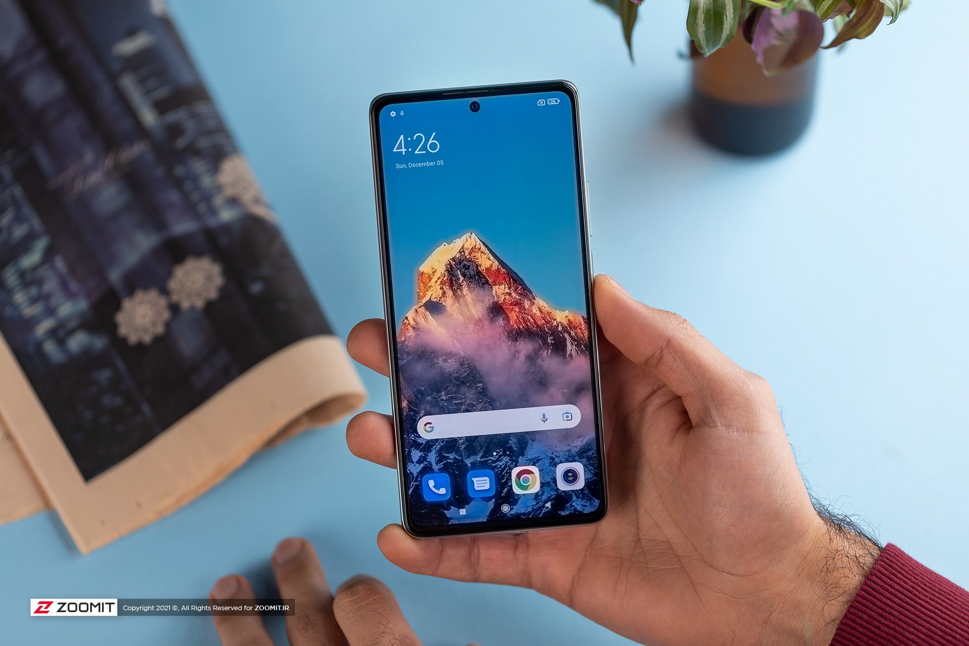 گوشی شیائومی ۱۱ تی پرو در دست نمای جلو