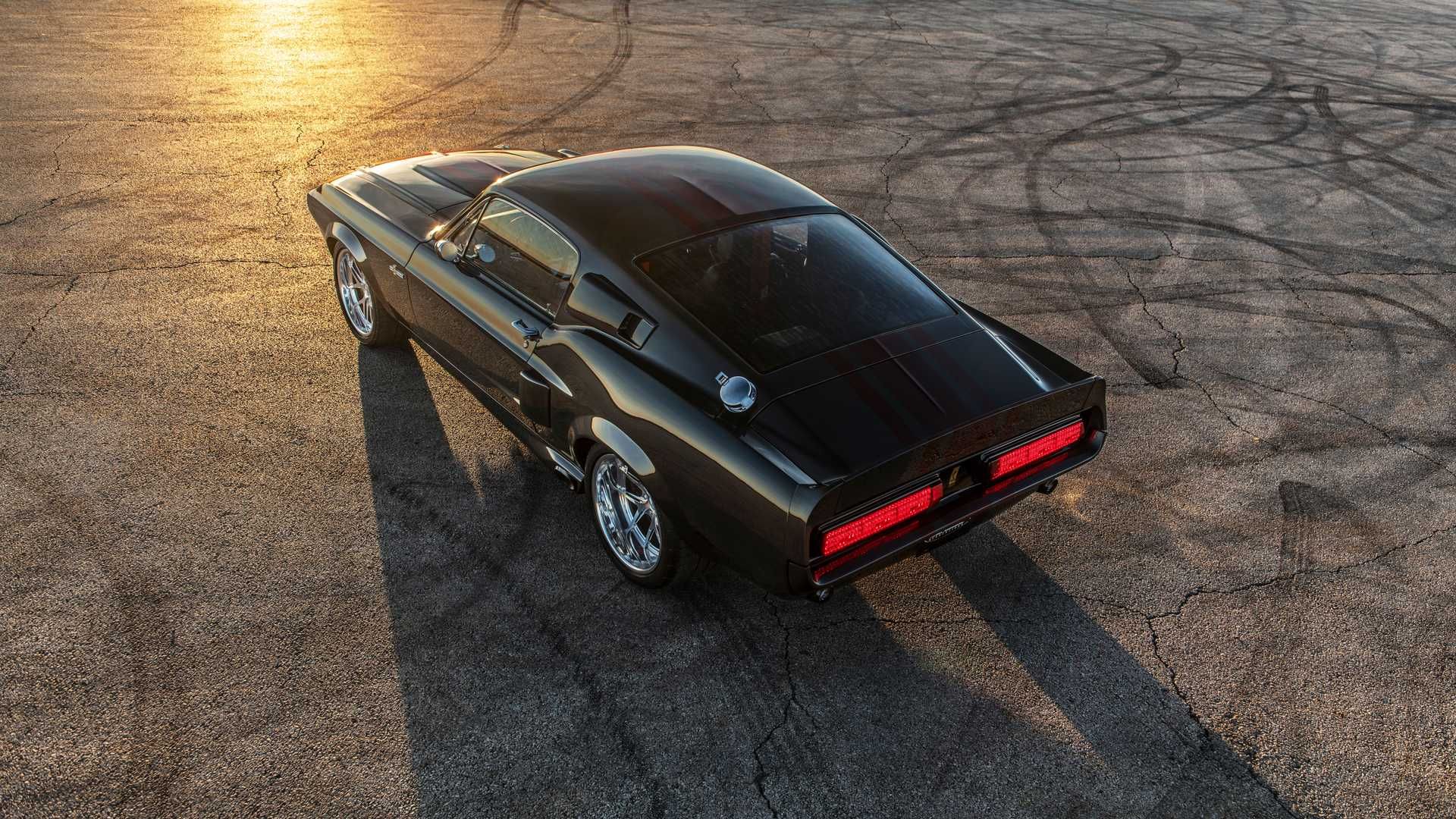 نمای جانبی فورد موستانگ شلبی / Shelby GT500CR کلاسیک سیاه رنگ در بیابان