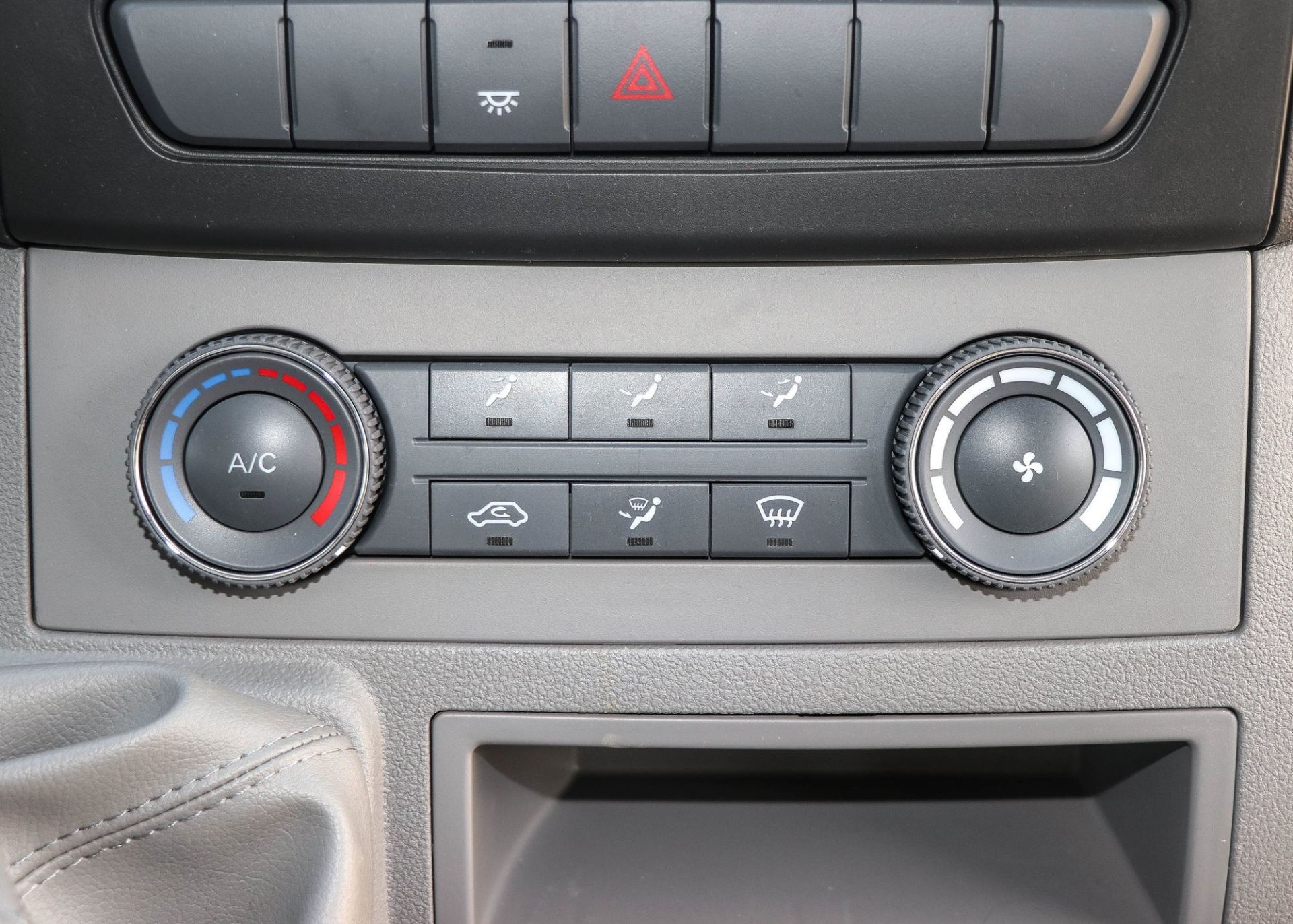 jac sunray  ون مینی بوس جک سانری آرین دیزل نمای کلیدهای تهویه