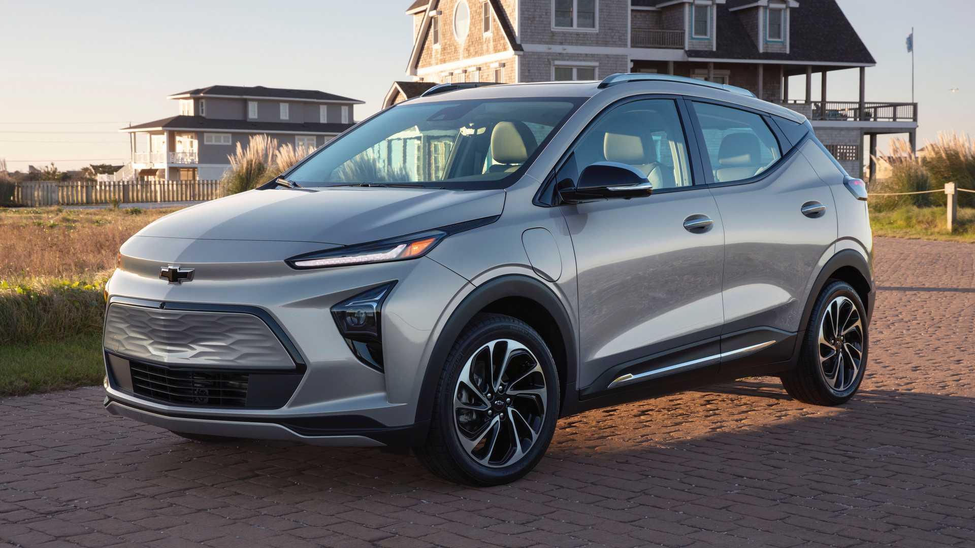 نمای سه چهارم کراس اور برقی شورولت بولت ای یو وی / Chevrolet Bolt EUV crossover