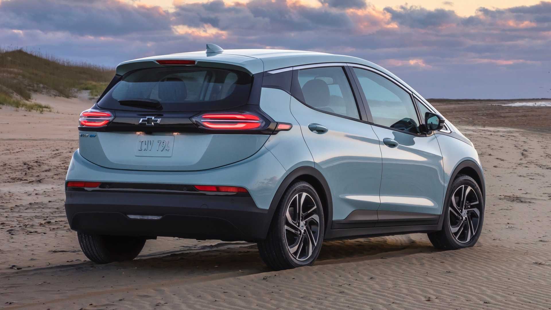 نمای چراغ عقب کراس اور برقی شورولت بولت ای وی / Chevrolet Bolt EV crossover 