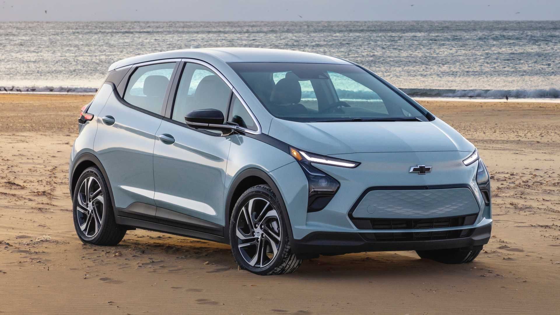 نمای جلو کراس اور برقی شورولت بولت ای وی / Chevrolet Bolt EV crossover 