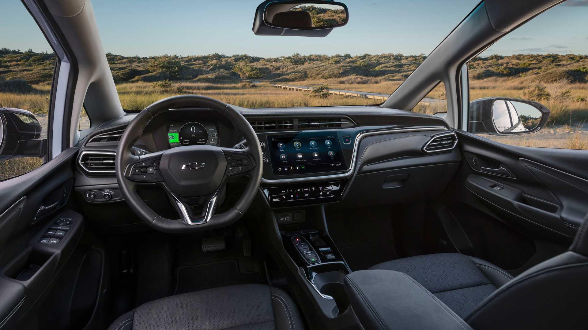 نمای کابین و داشبورد کراس اور برقی شورولت بولت ای وی / Chevrolet Bolt EV crossover 