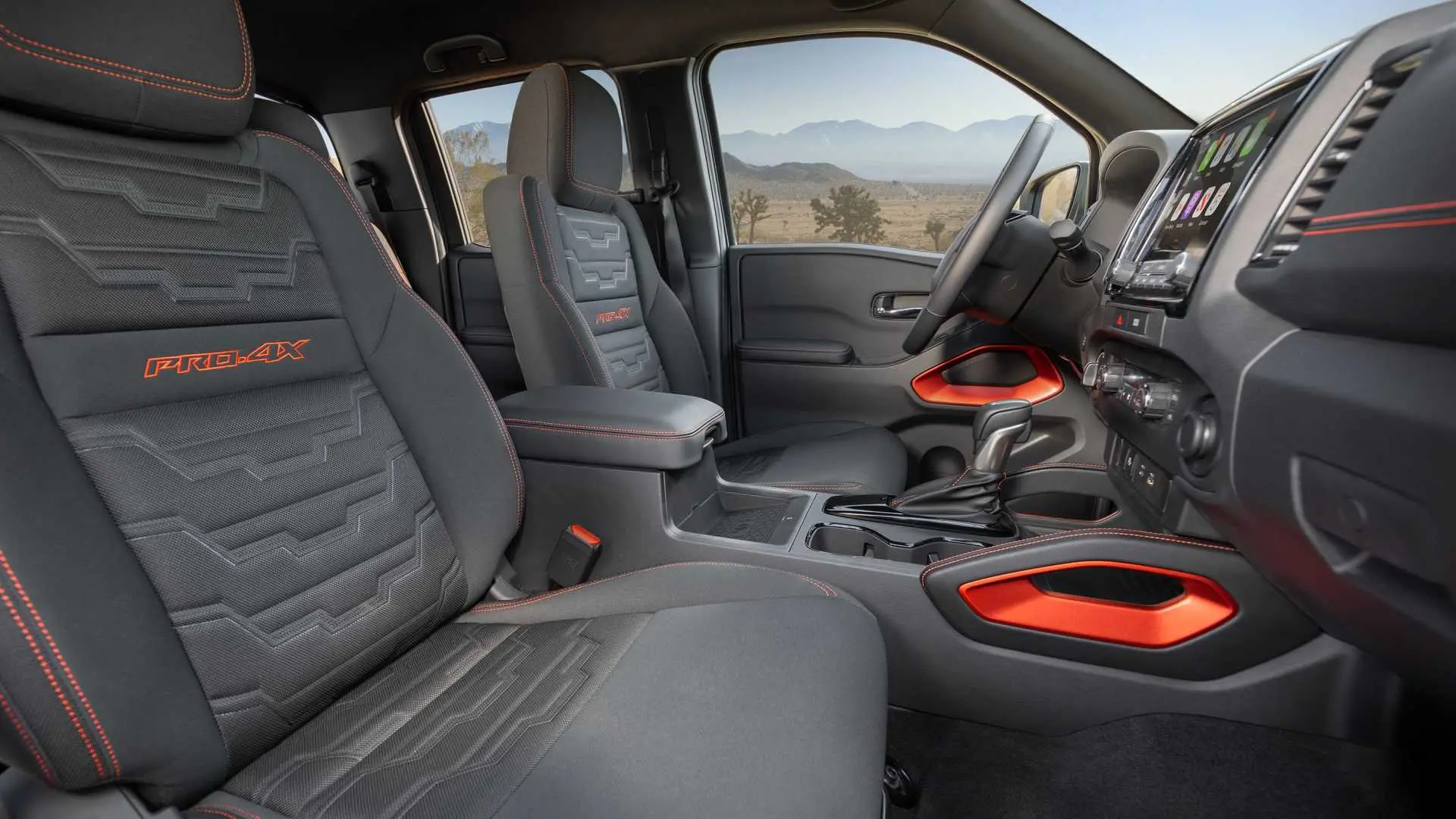 Nissan Frontier 2022 نیسان فرانتیر نمای صندلی جلو