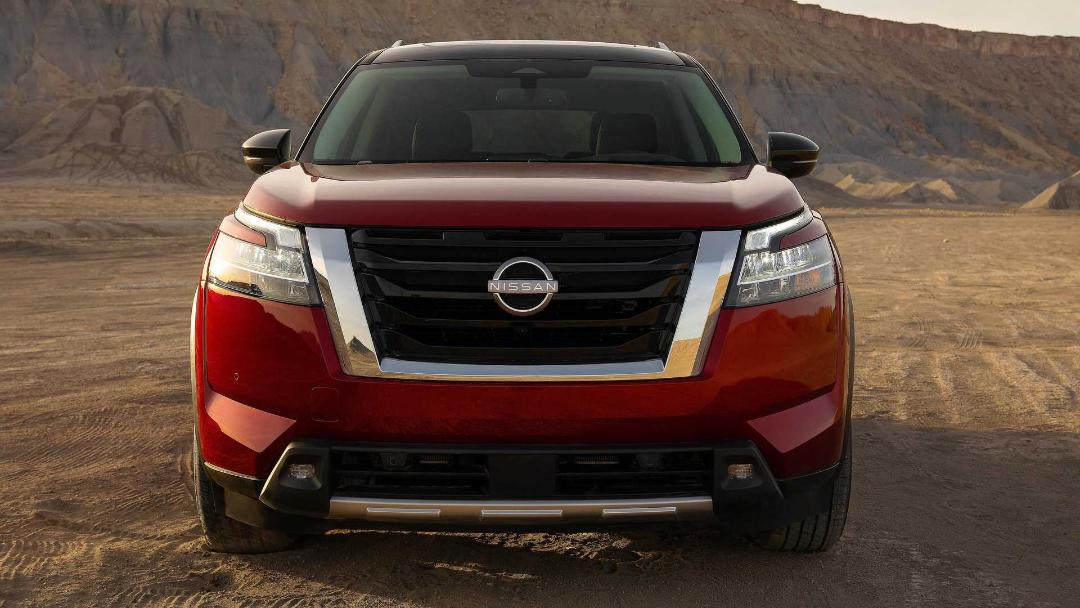 نمای جلو کراس اور نیسان پت فایندر / 2022 Nissan Pathfinder crossover قرمز رنگ