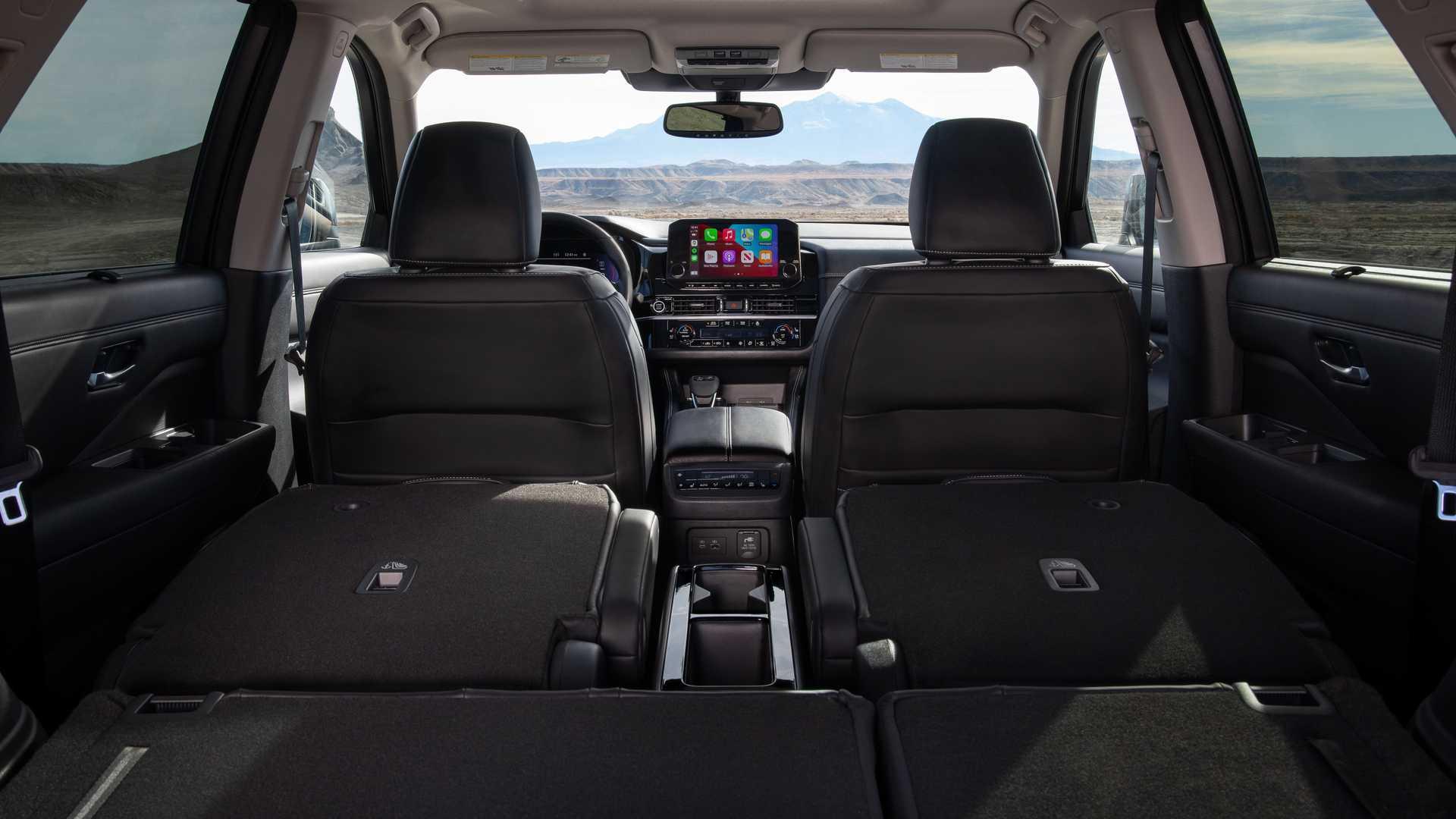 نمای کابین و صندلی های کراس اور نیسان پت فایندر / 2022 Nissan Pathfinder crossover قرمز رنگ