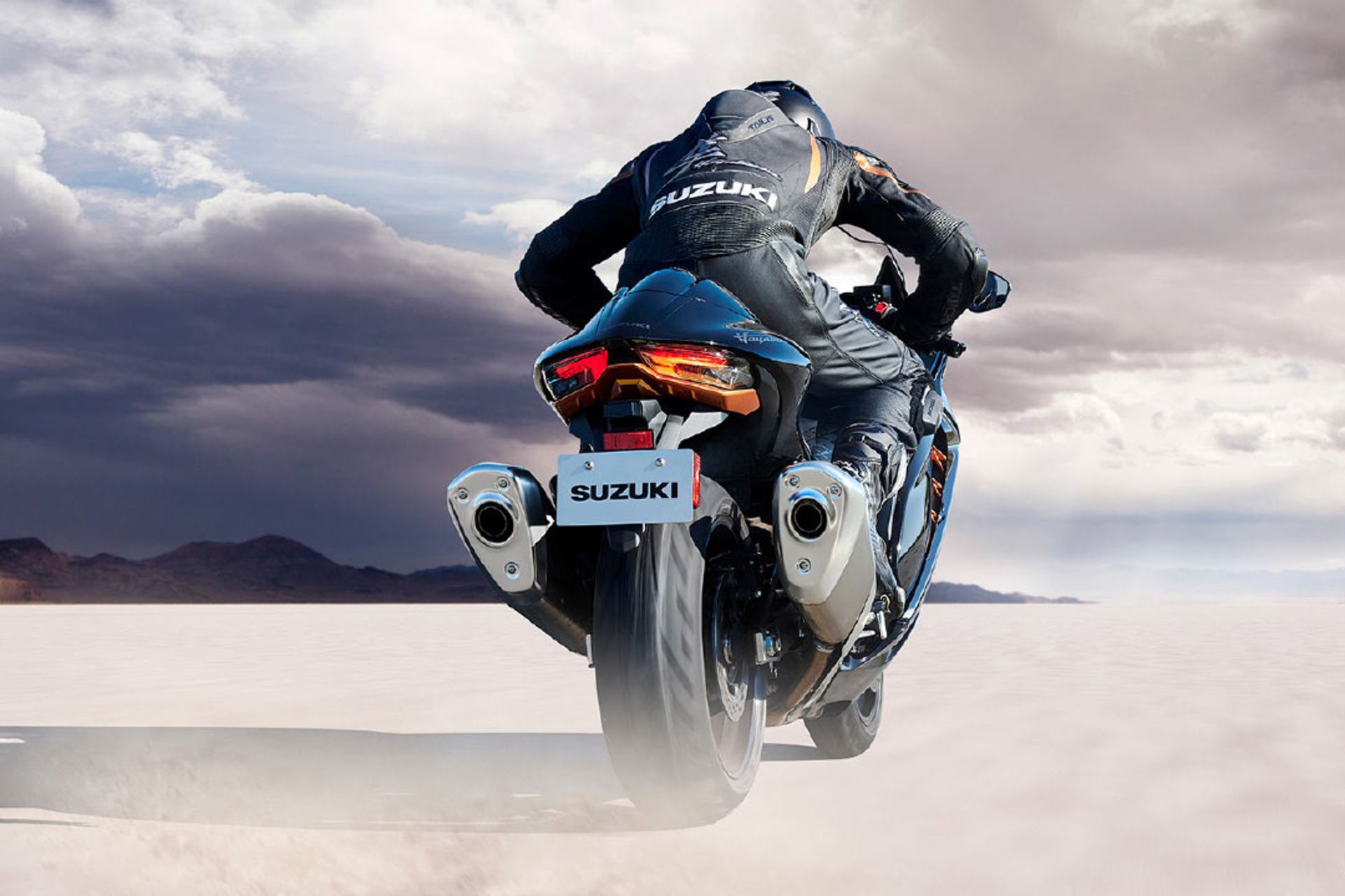 Suzuki Hayabusa 2021 third-generation سوزوکی هایابوسا نمای پشت