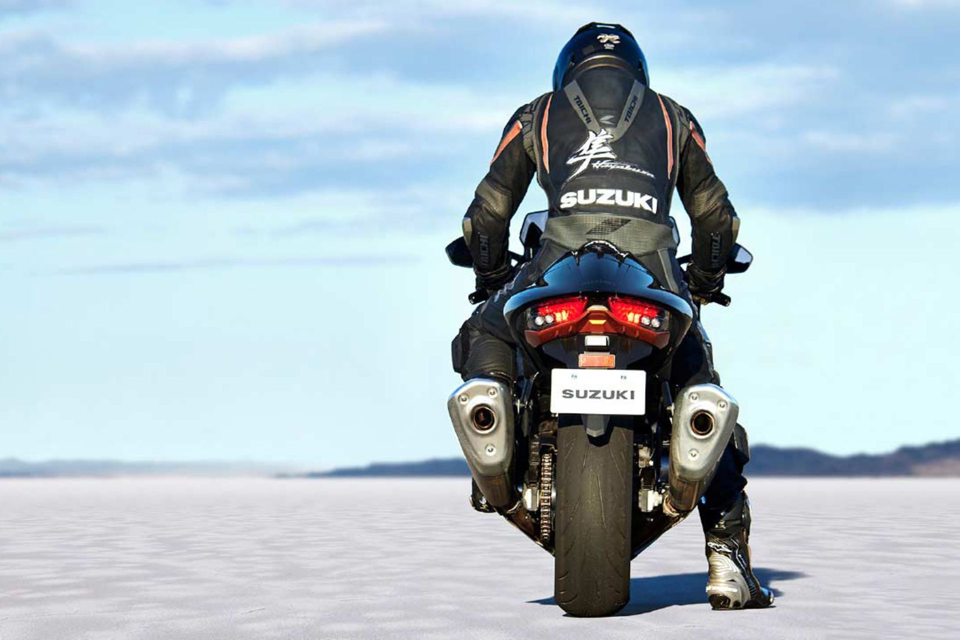 Suzuki Hayabusa 2021 third-generation سوزوکی هایابوسا نمای عقب