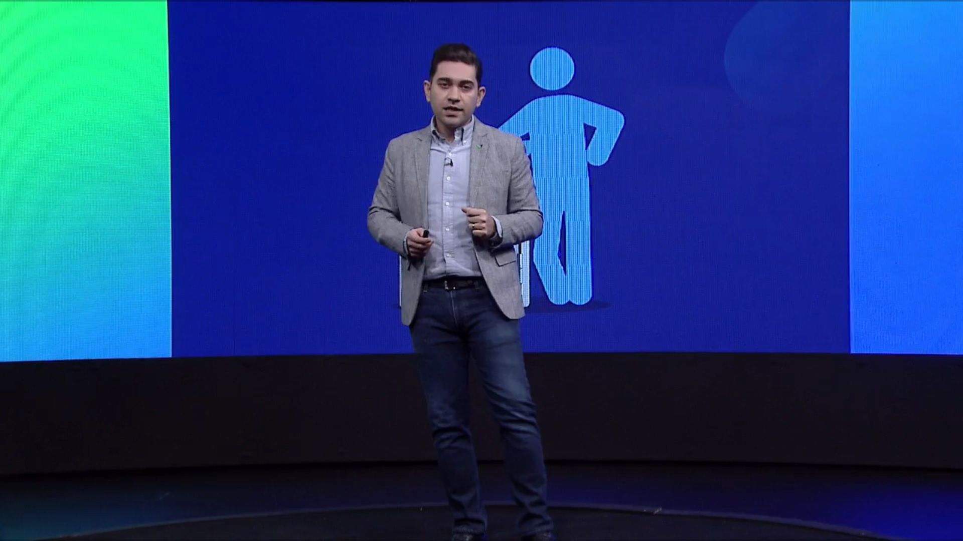 پوریا استکی مدیر توسعه کسب و کار ابرآمد