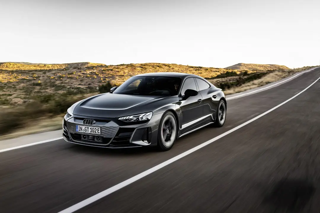 خودروی الکتریکی آئودی ای-ترون جی تی / Audi e-tron GT مشکی در جاده