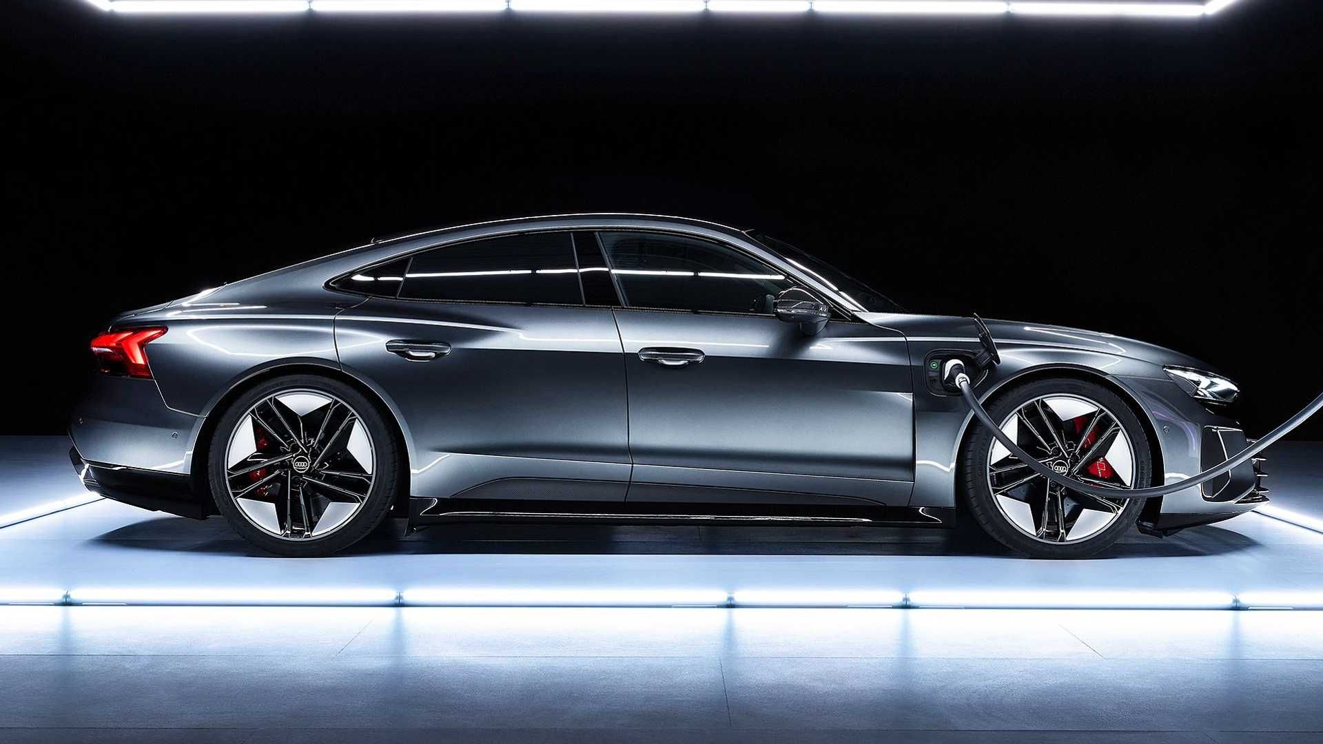 AUDI e-tron GT quattro  آئودی ای ترون جی تی نمای جانبی