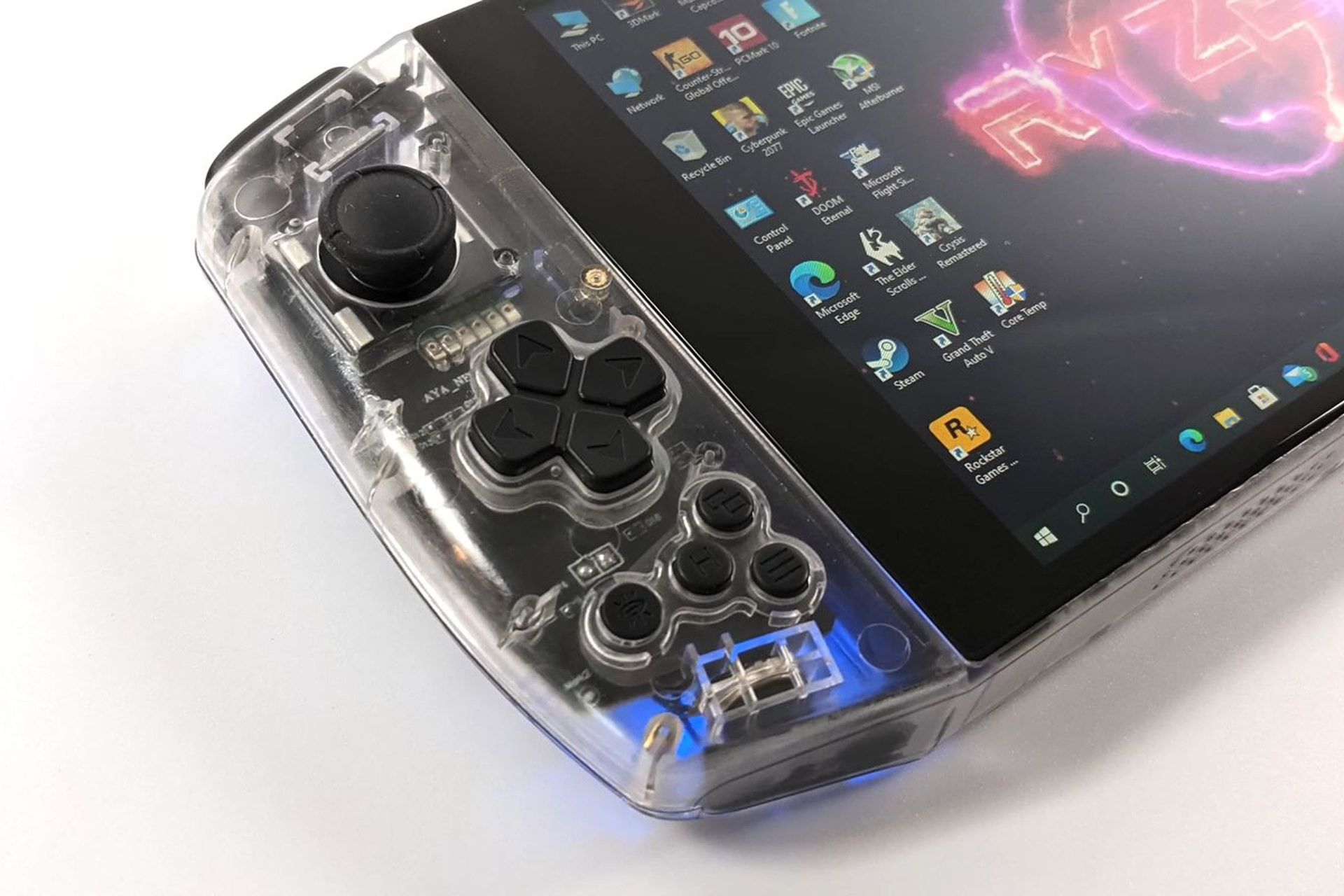 نمای نزدیک دکمه ها در کنسول دستی AYA Neo Founder