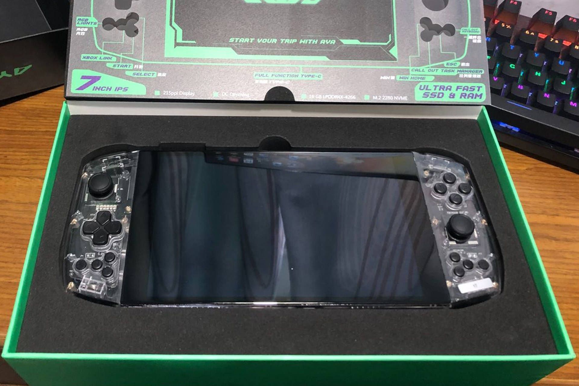 کنسول دستی AYA Neo Founder درون جعبه