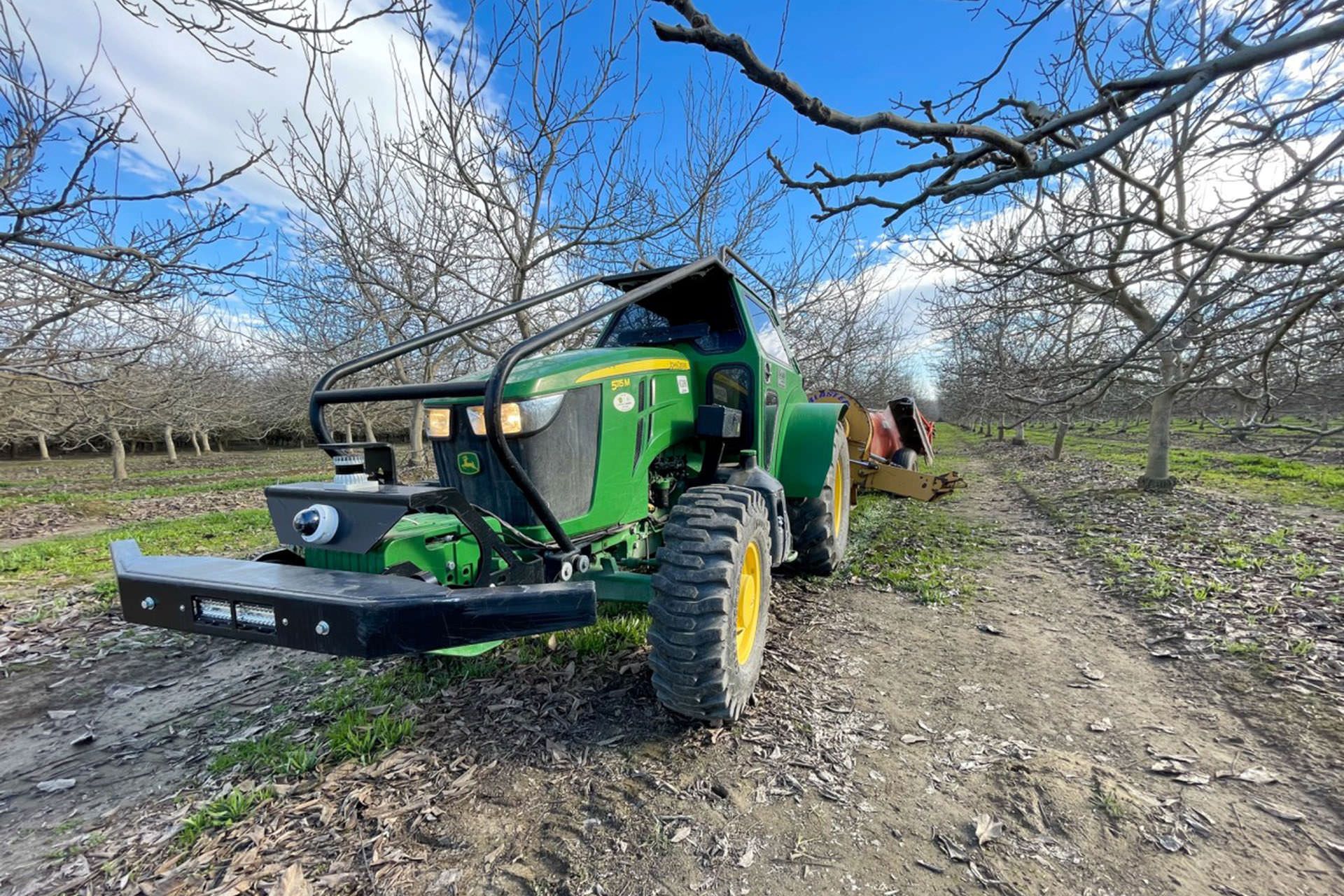 کیت تبدیل تراکتور خودران / blue-white-robotics-autonomous-tractor-1