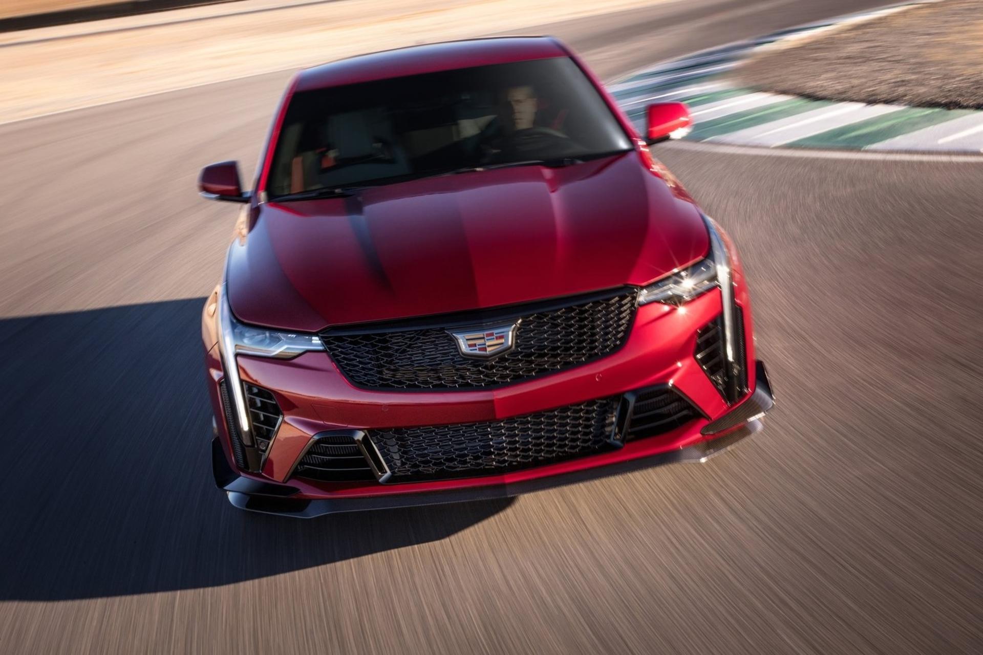Cadillac CT4-V Blackwing کادیلاک سی تی4 بلک وینگ نمای روبرو