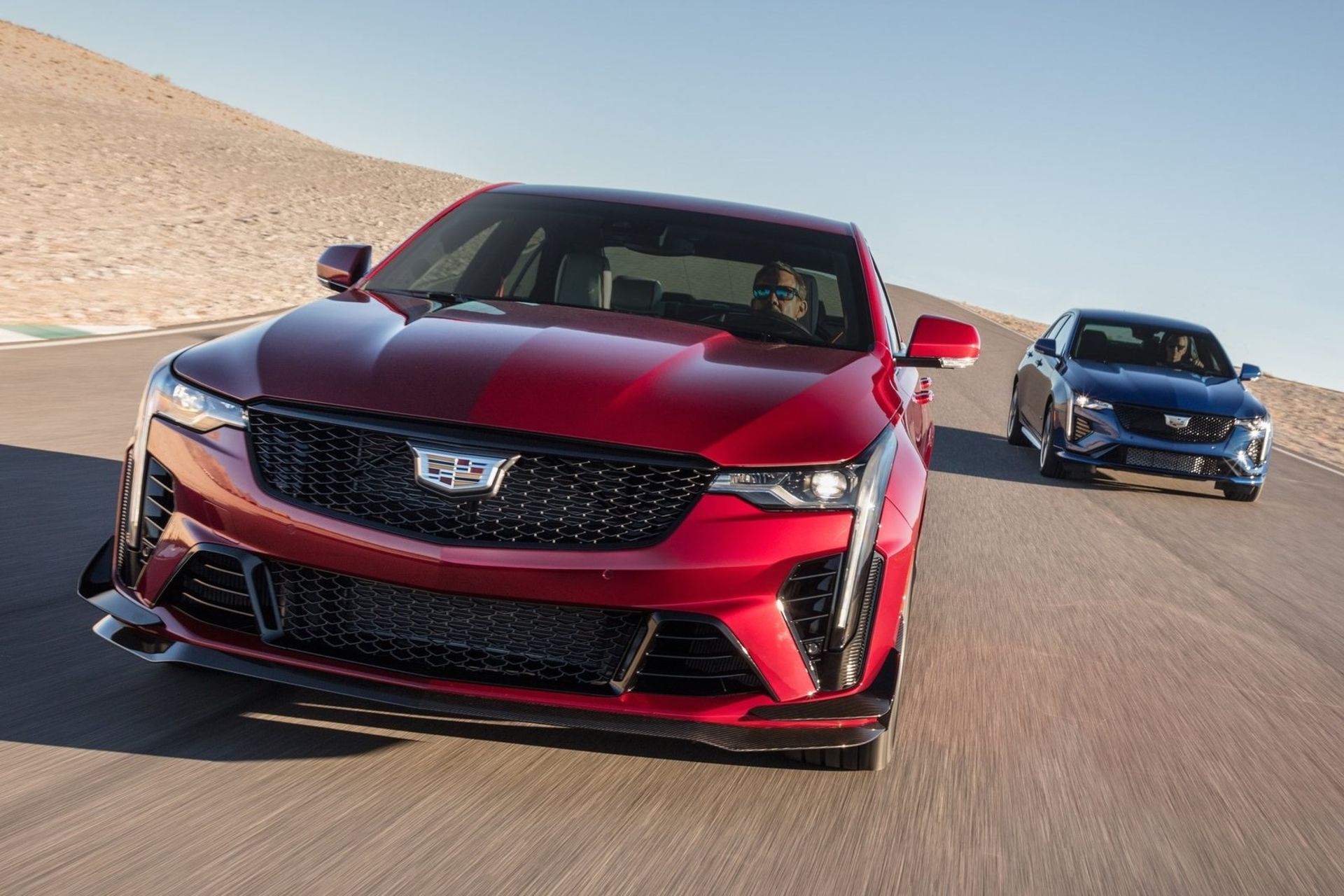 Cadillac CT4-V Blackwing کادیلاک سی تی4 بلک وینگ نمای مقابل
