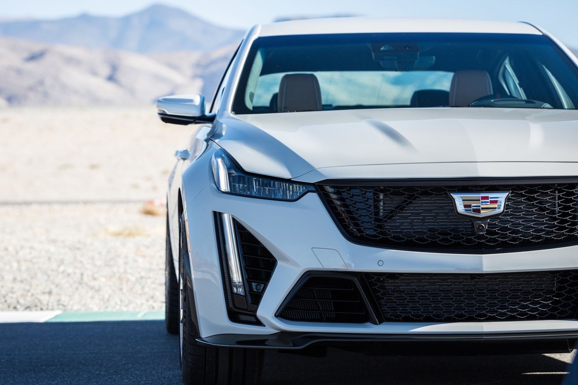 Cadillac CT5-V Blackwing کادیلاک سی تی5 بلک وینگ نمای روبرو