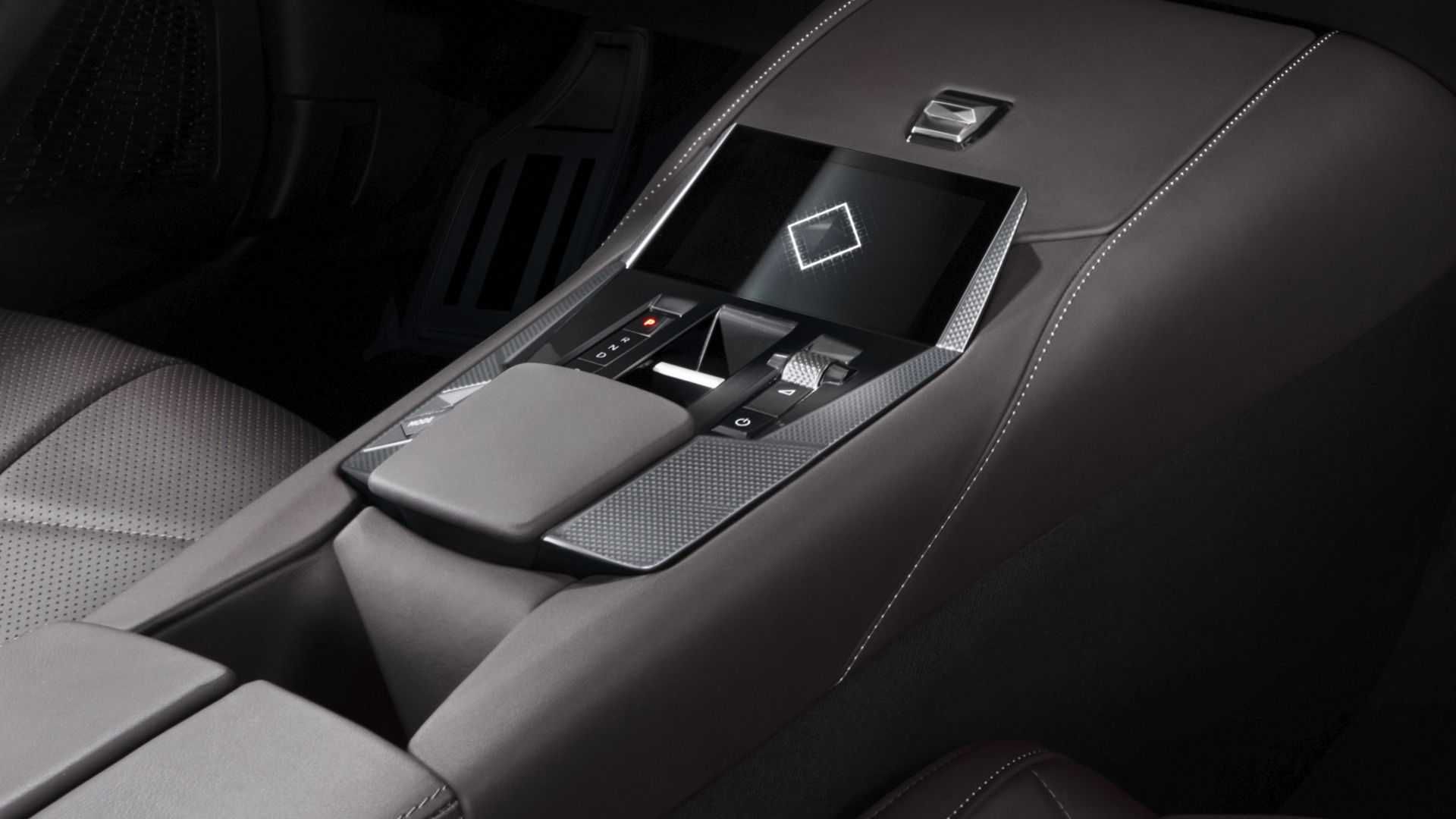   DS 4 دی اس 4 مدل 2022 نمای مانیتور کنسول