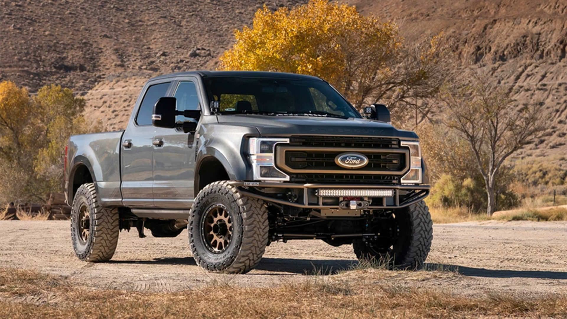 نمای جانبی وانت پیکاپ فورد اف 250 آفرود / Ford F-250 off-road pickup تیونینگ اومیز 
