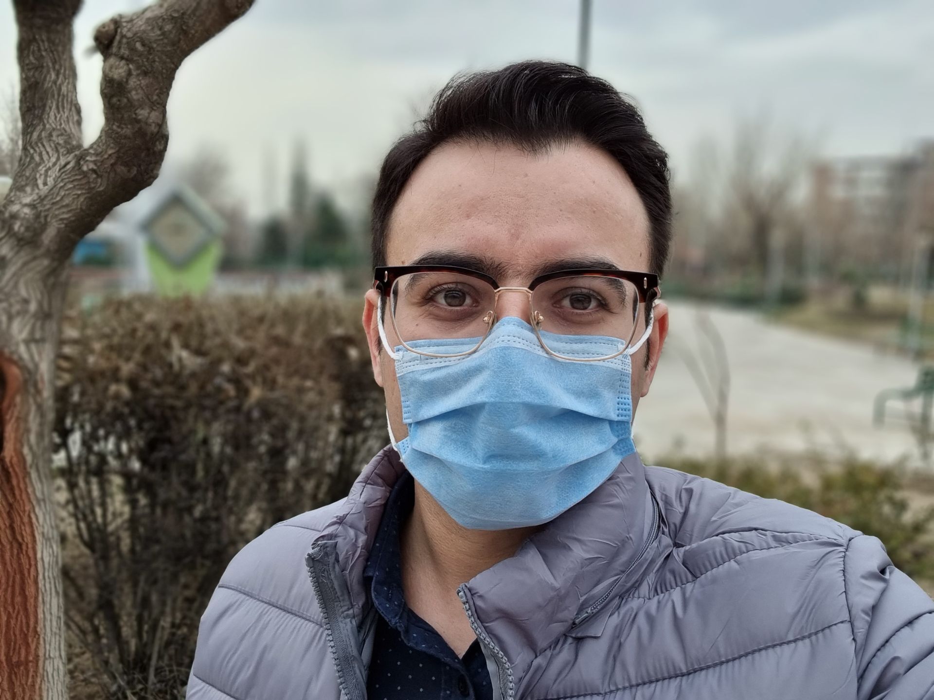 نمونه عکس دوربین سلفی گلکسی S21 - مهرداد عیسی لو در روز