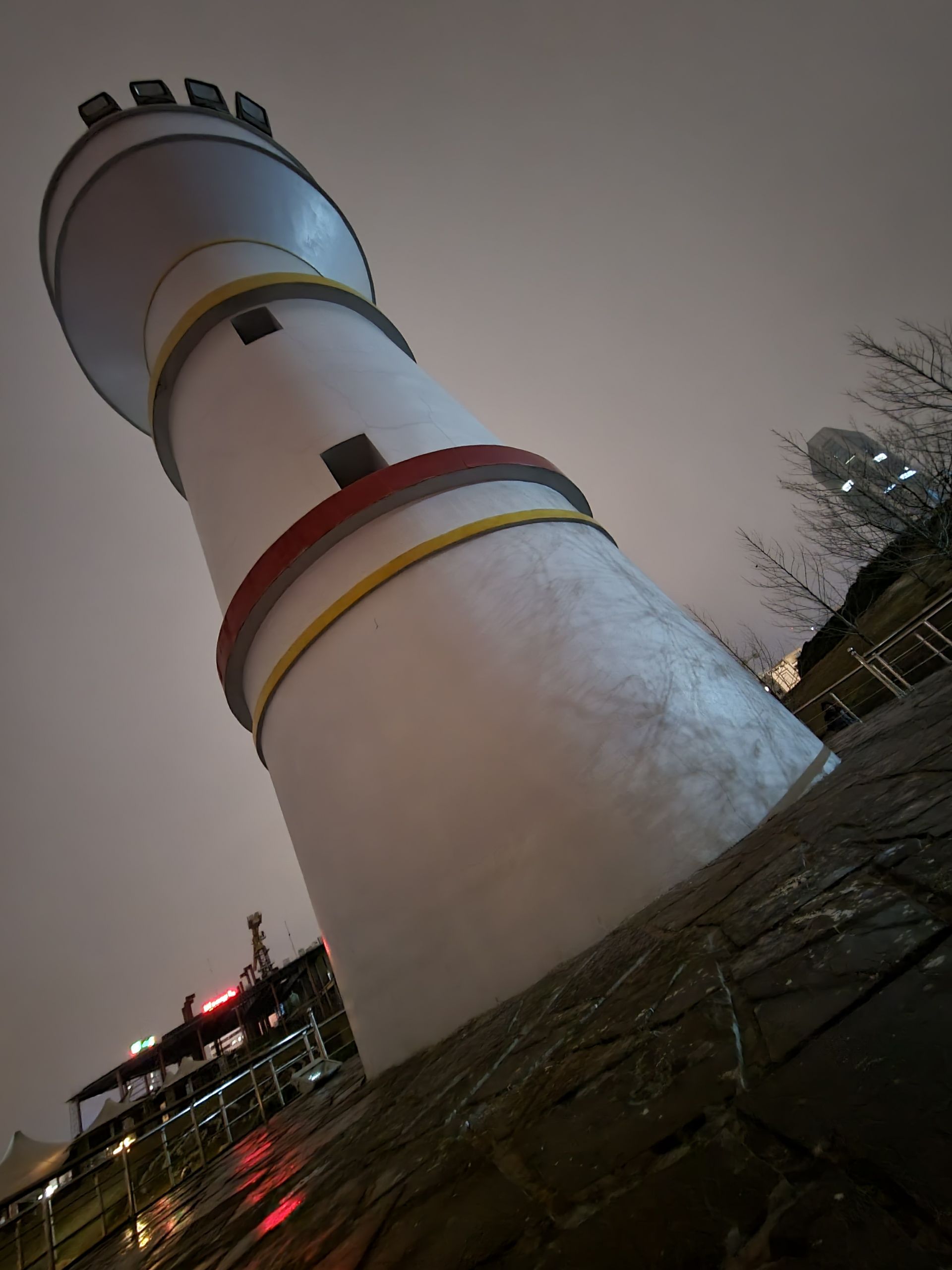 نمونه عکس دوربین اولتراواید گلکسی S21 در شب - فانوس دریایی