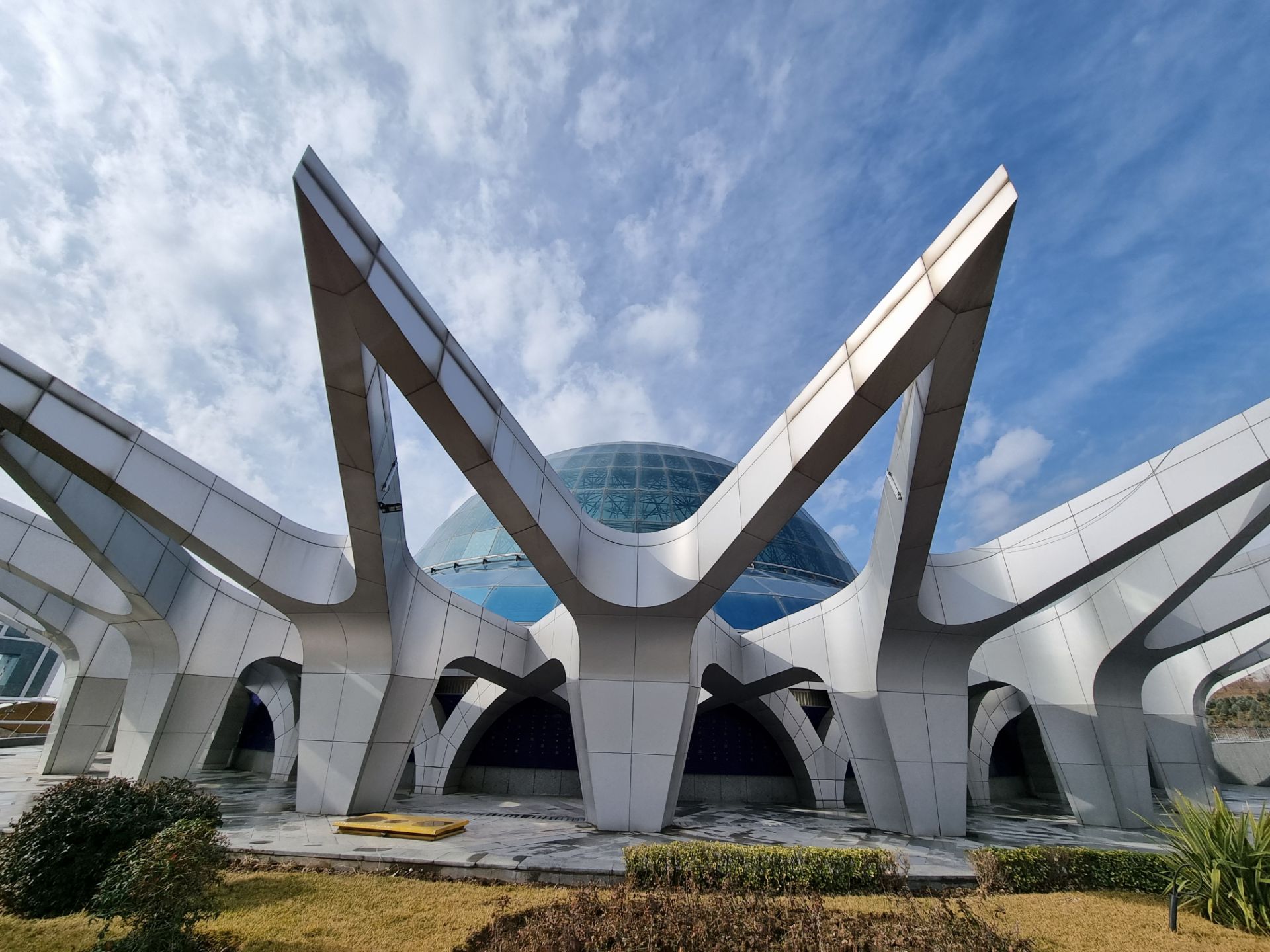 نمونه عکس دوربین اولتراواید گلکسی S21 در روز - گنبد مینا