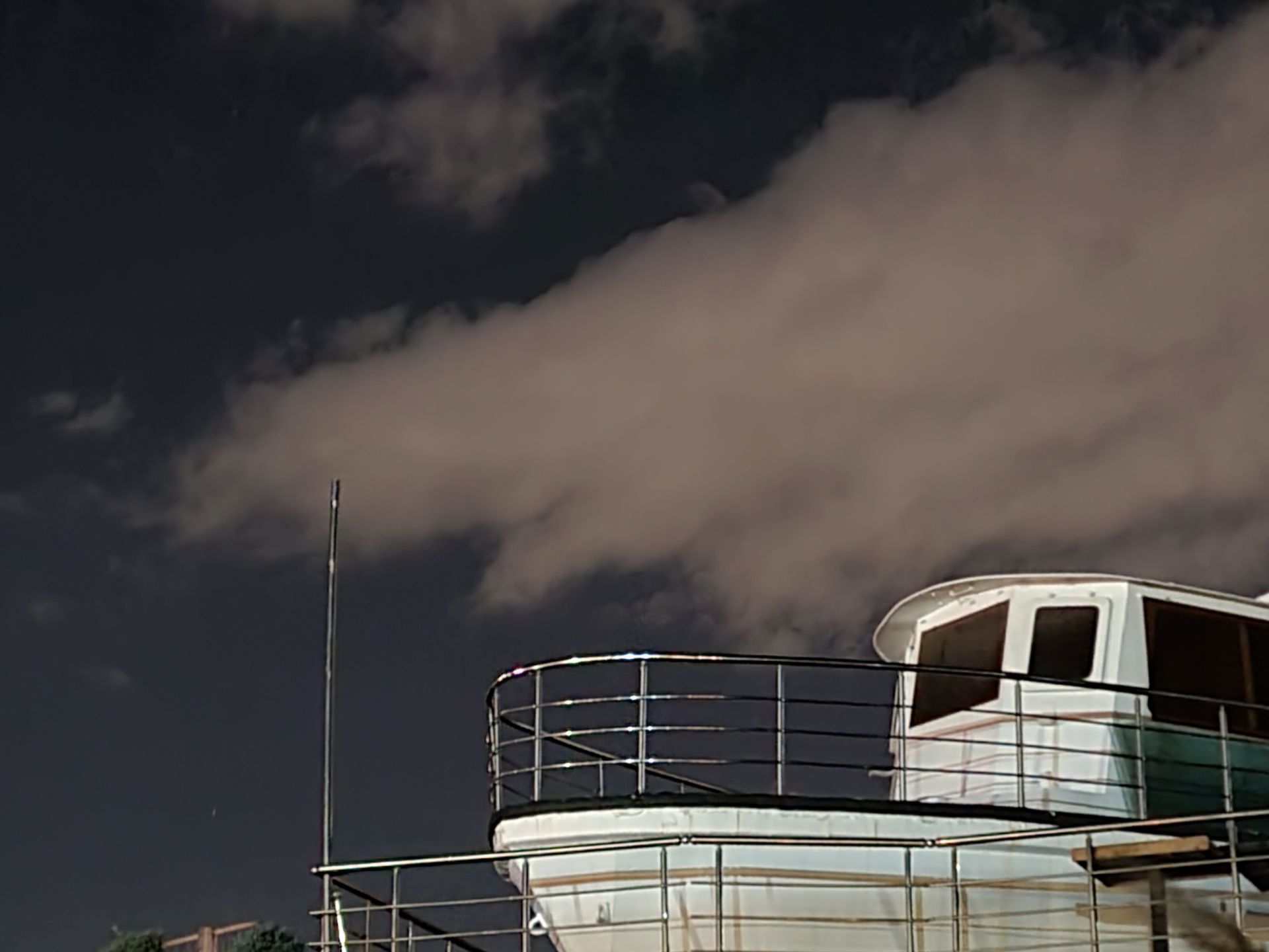 نمونه عکس دوربین زوم گلکسی S21 در شب - فانوس دریایی