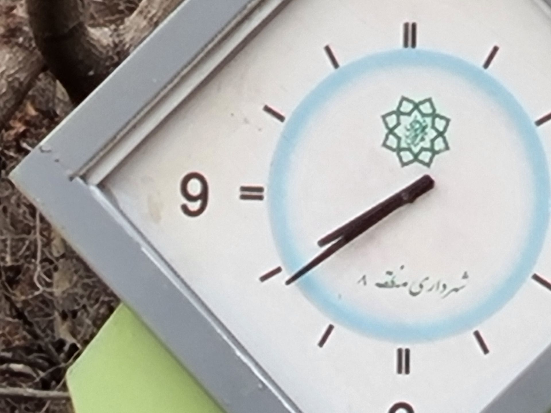 نمونه عکس دوربین زوم گلکسی S21 در روز - ساعت زوم ۳۰ برابری