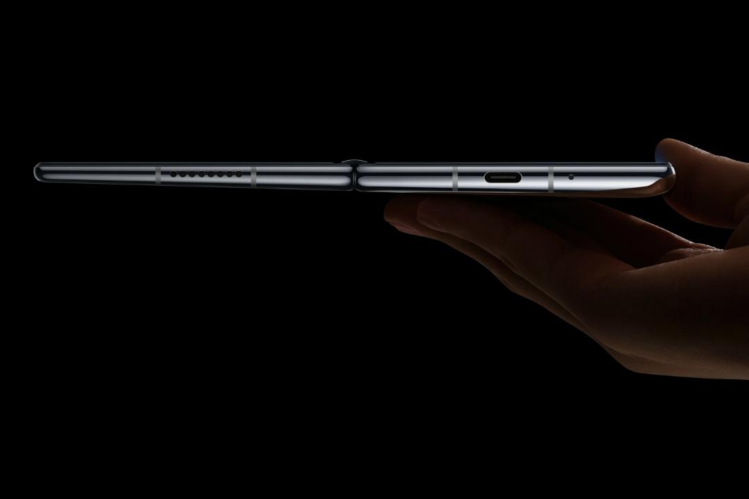 هواوی میت ایکس 2 / Huawei Mate X2 از نیم رخ