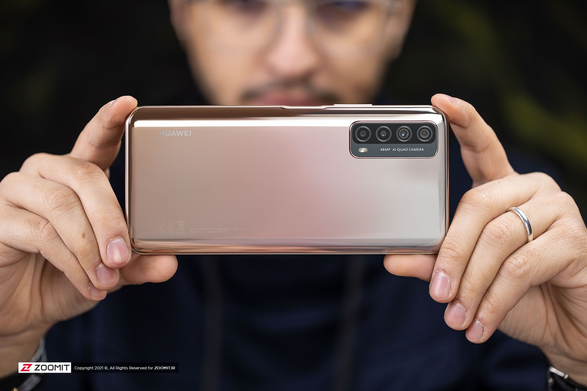 پنل پشتی Y7a هواوی حین عکاسی