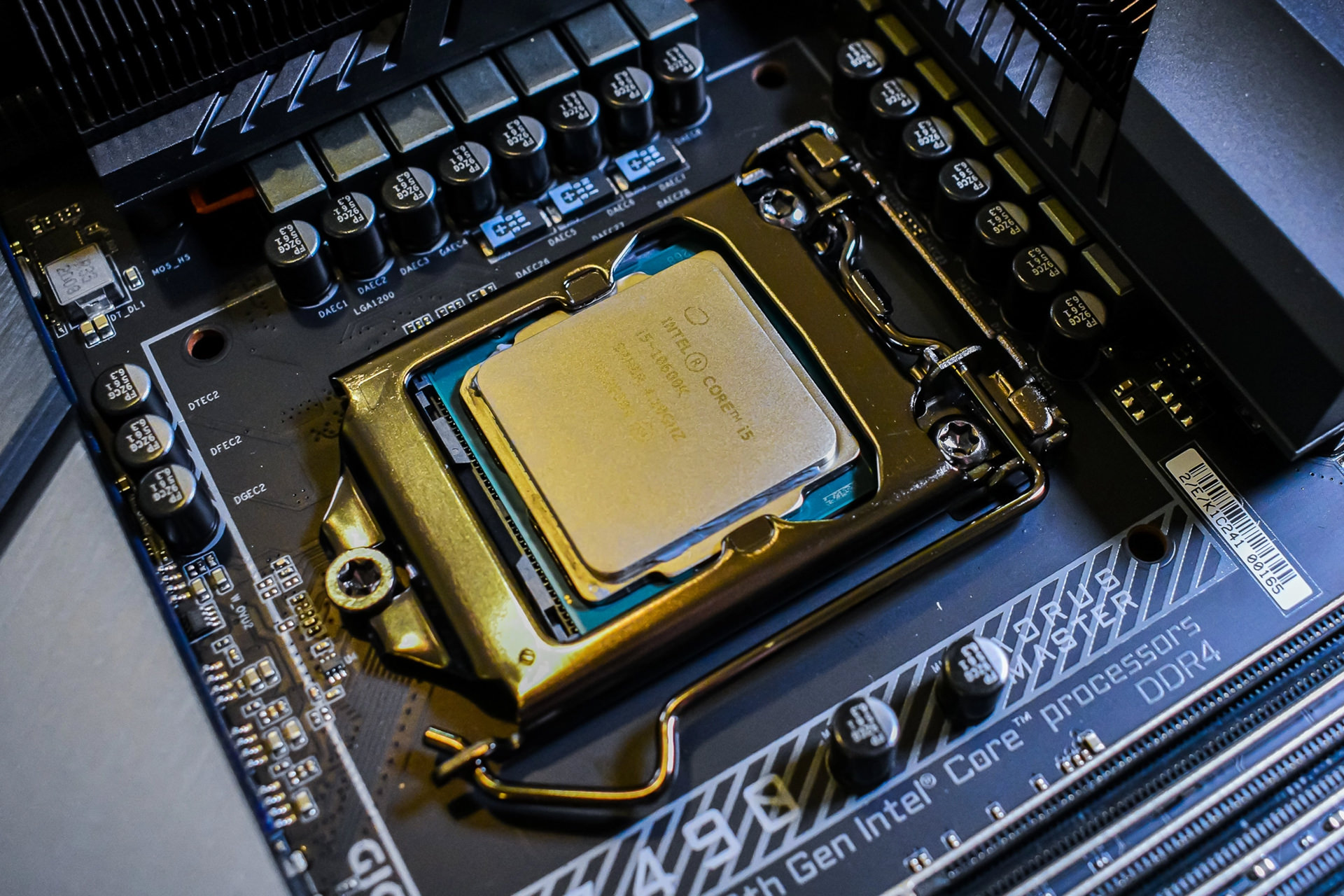 Intel core i5 ddr5. Intel Core i5-10600. Процессор Intel Core i5-10600k. Процессор Intel Core i3-10100f. I5 1200k.