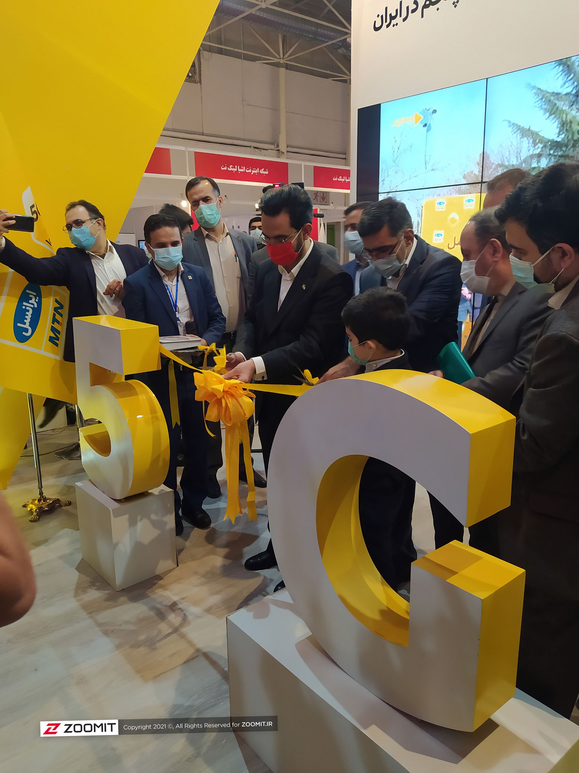 بریدن روبان افتتاحیه سایت 5G ایرانسل توسط جهرمی