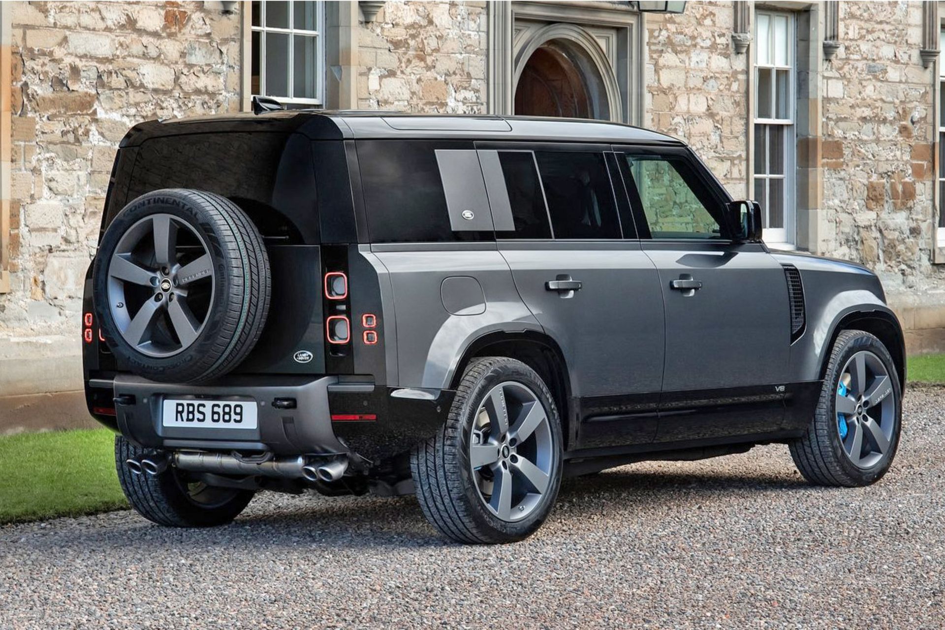 land rover Defender V8 90 لندرور دیفندر 2021 نمای پشت