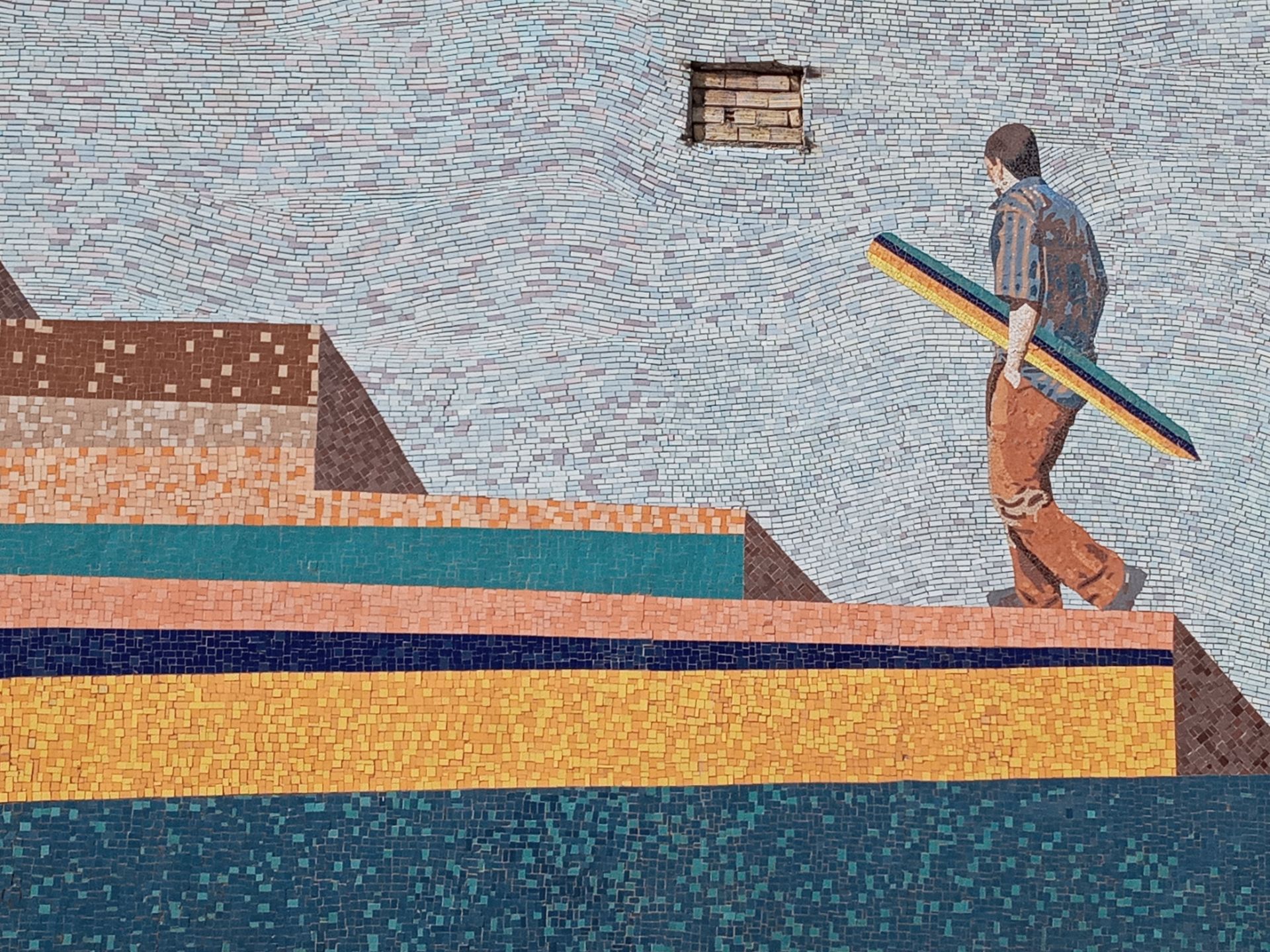 نمونه عکس دوربین اصلی ال جی K41S در روز - نقاشی رو دیوار