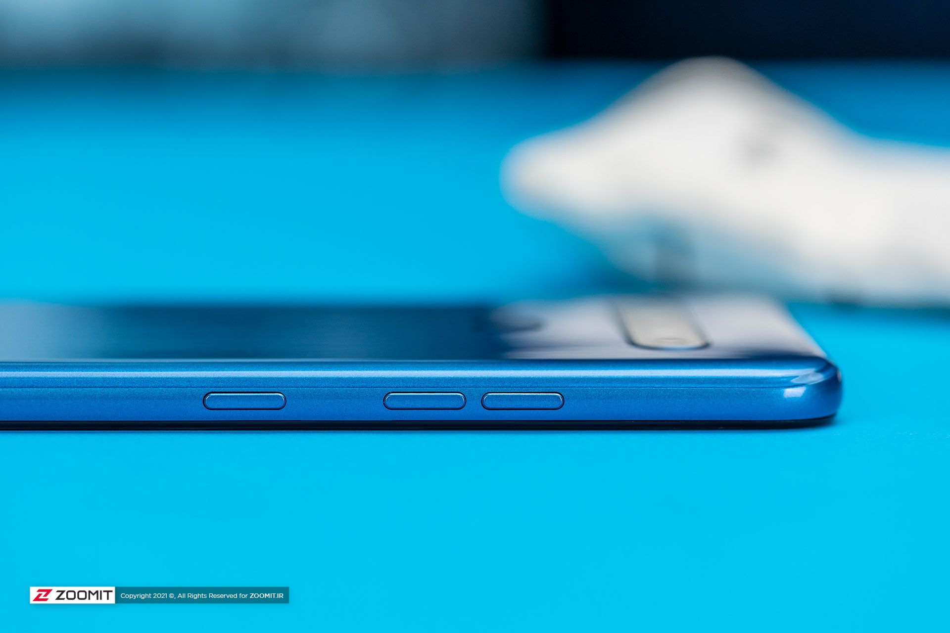 بررسی ال جی K41S لبه سمت چپ و کلیدها