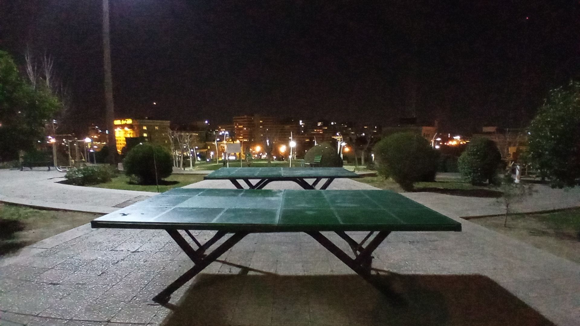 نمونه عکس دوربین اولتراواید ال جی K41S در شب - تخته پینگ پنگ