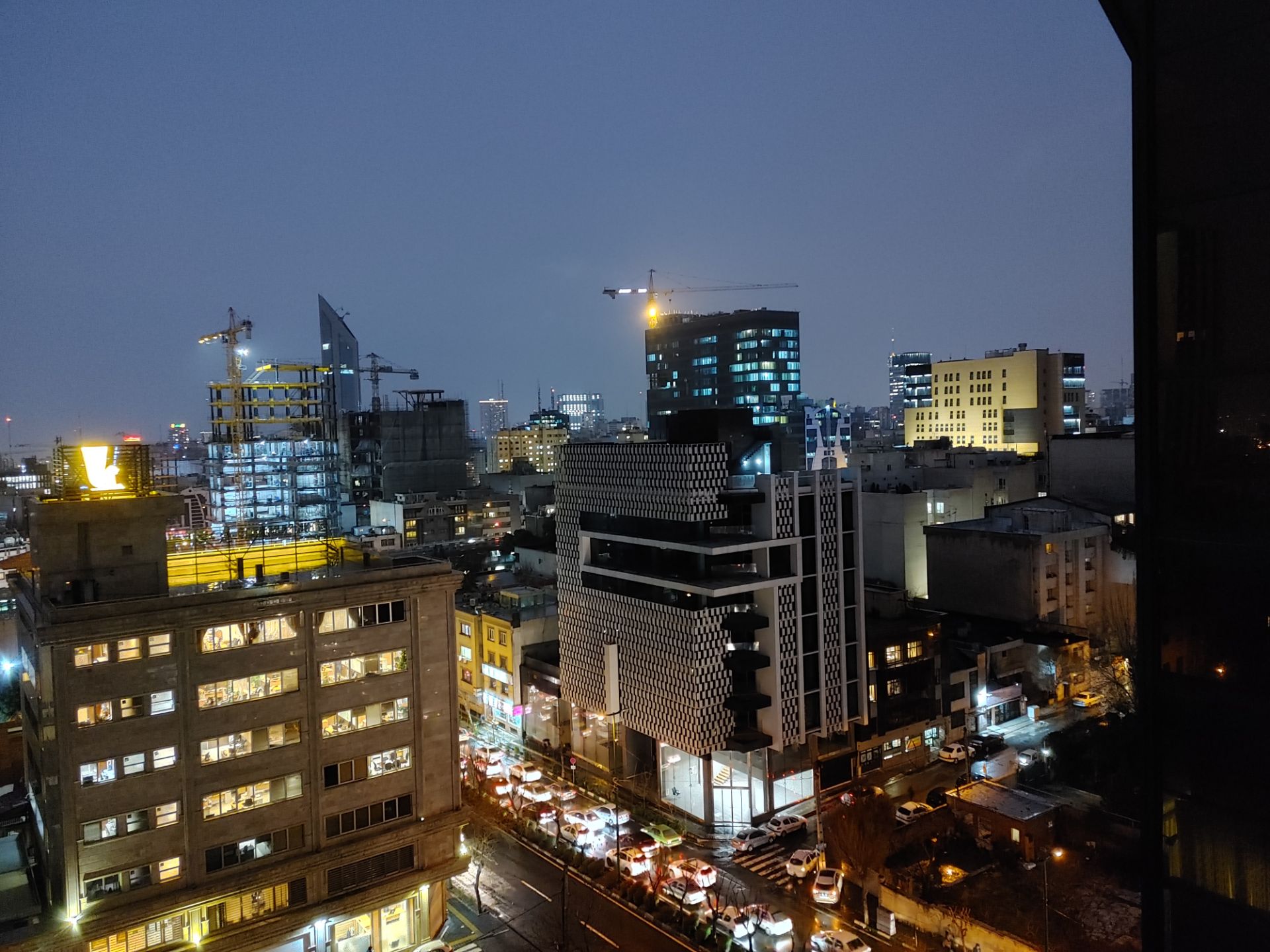 عکس نمونه دوربین واید ال جی ولوت در طول شب - ساختمان های خیابان جردن